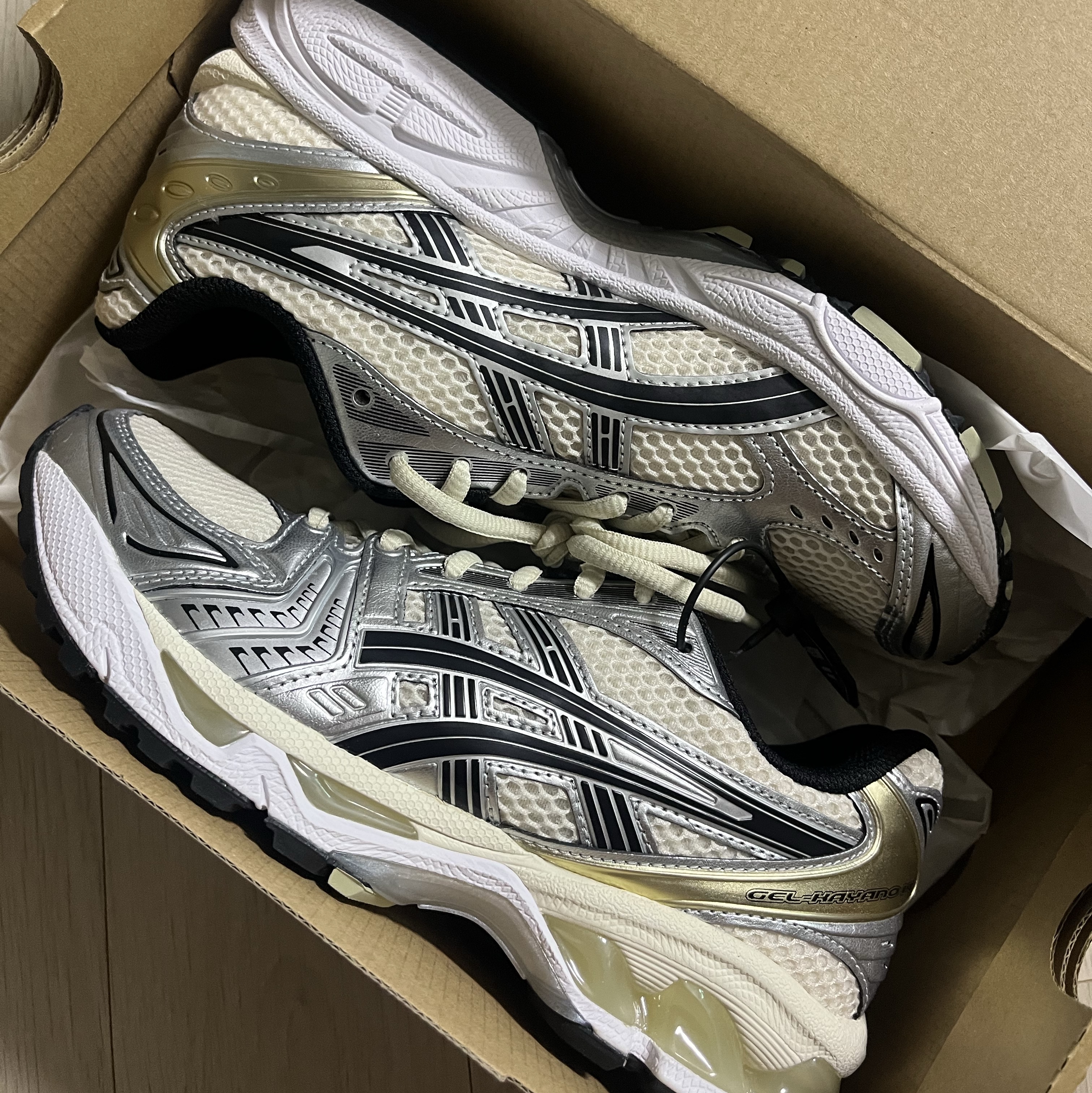 Asics Gel-Kayano 14 Birch Pure Silver 착용 스타일