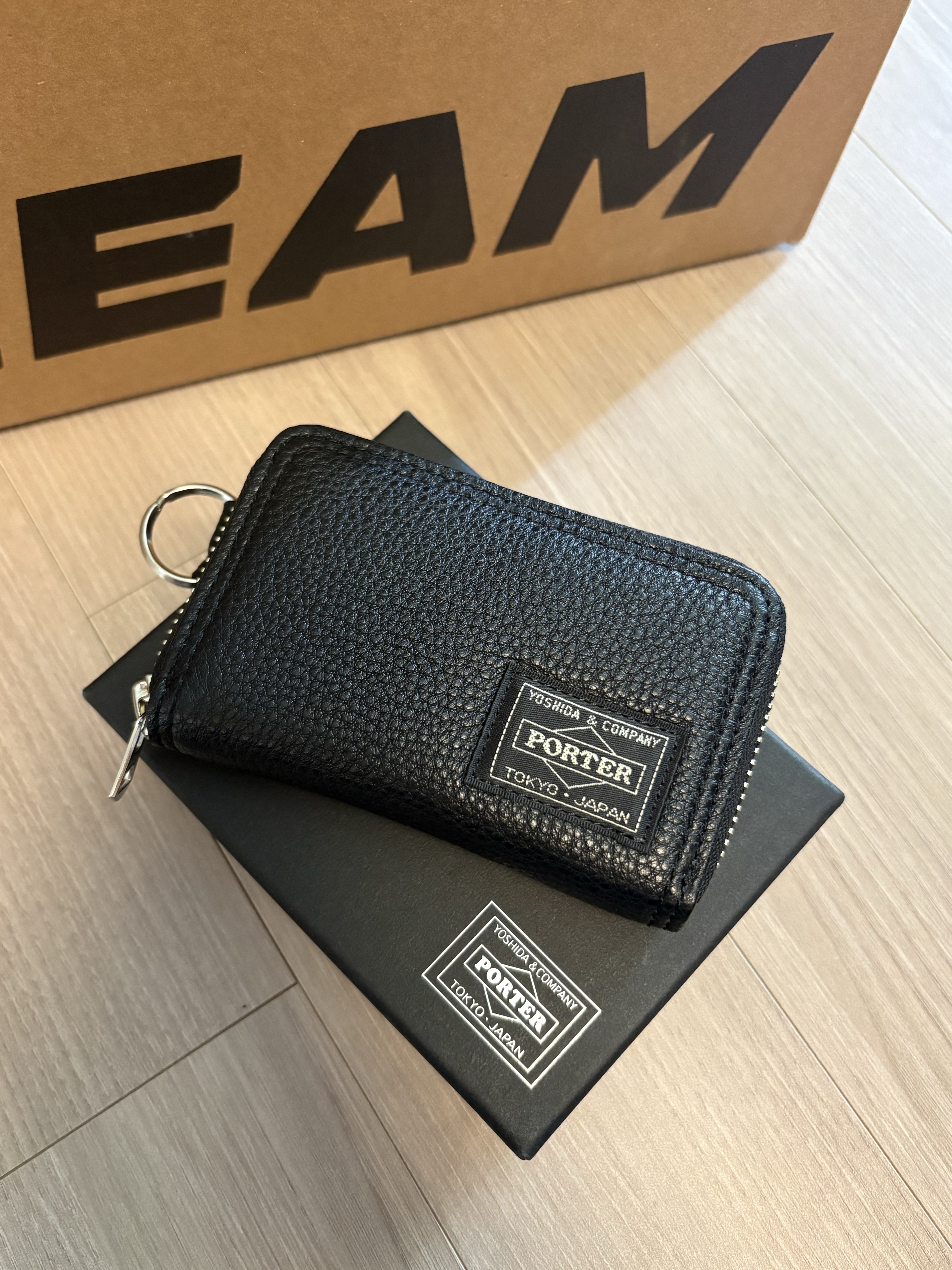 Porter Calm Coin Case Black 착용 스타일 - 1