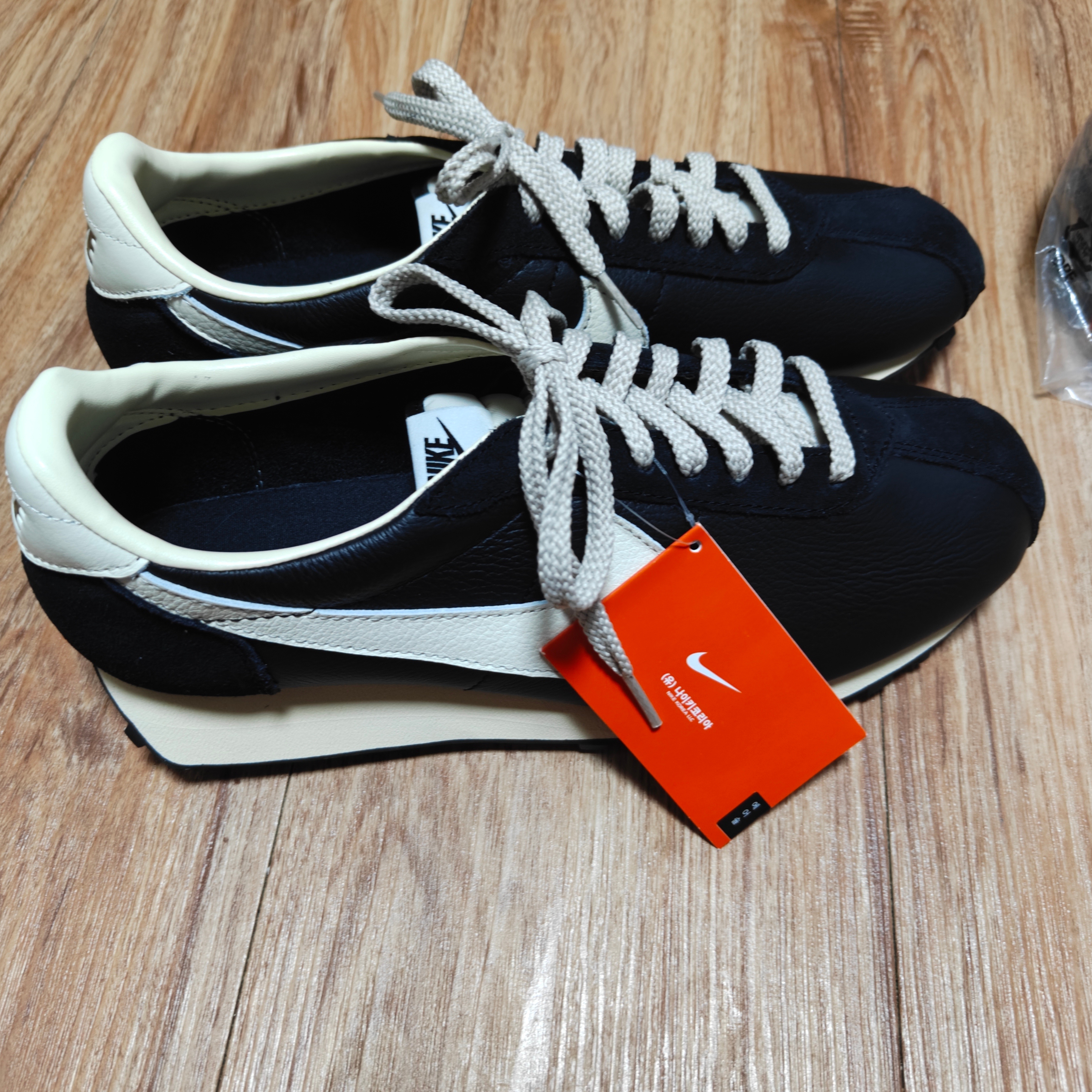 Nike LD-1000 Premium Black Beach 착용 스타일