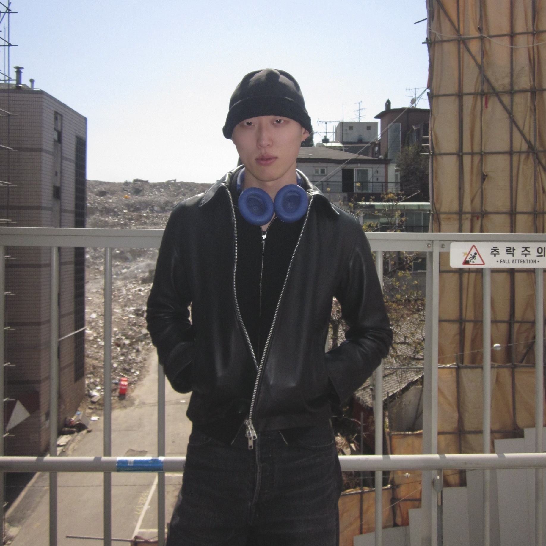 SKYLRK Beanie Ash, Bose QC Ultra Headphones 2nd Gen Triple Black (Korean Ver.) 착용 스타일