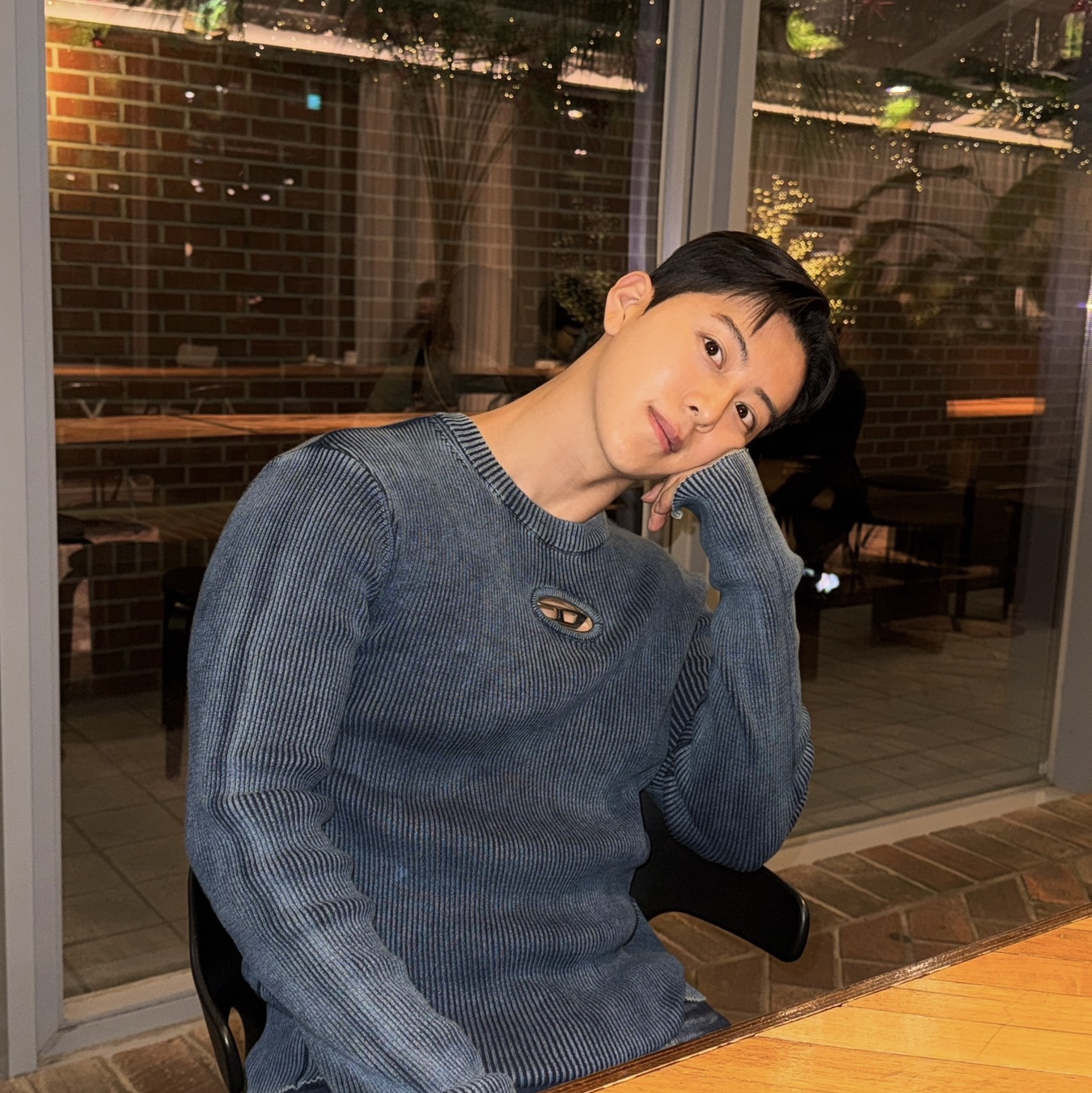 Diesel K-Darin-D Sweatshirt Blue 착용 스타일