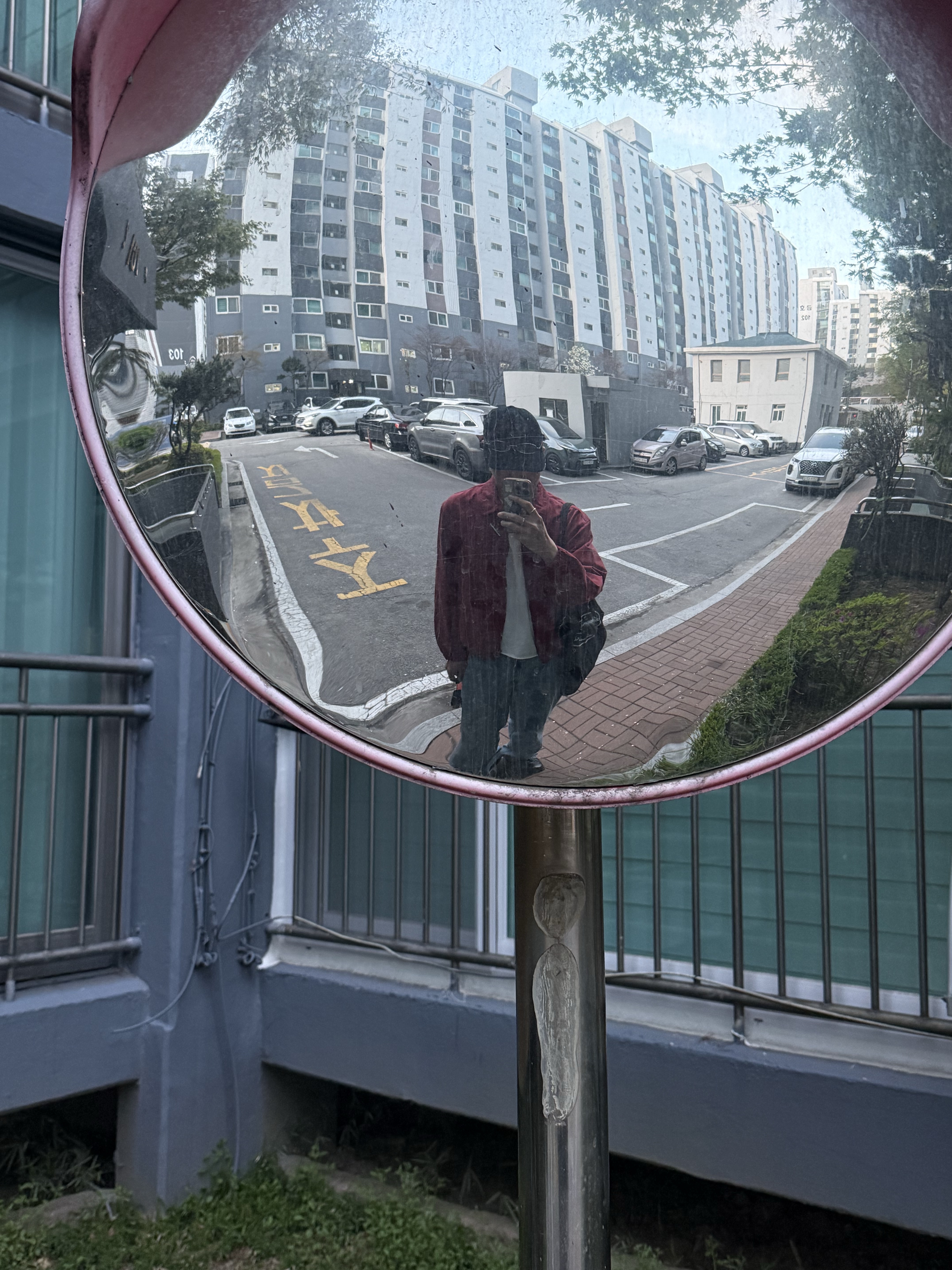 Marshall Major V Black (Korean Ver.), Uniqlo x JW Anderson Straight Jean Blue - KR 착용 스타일 - 3