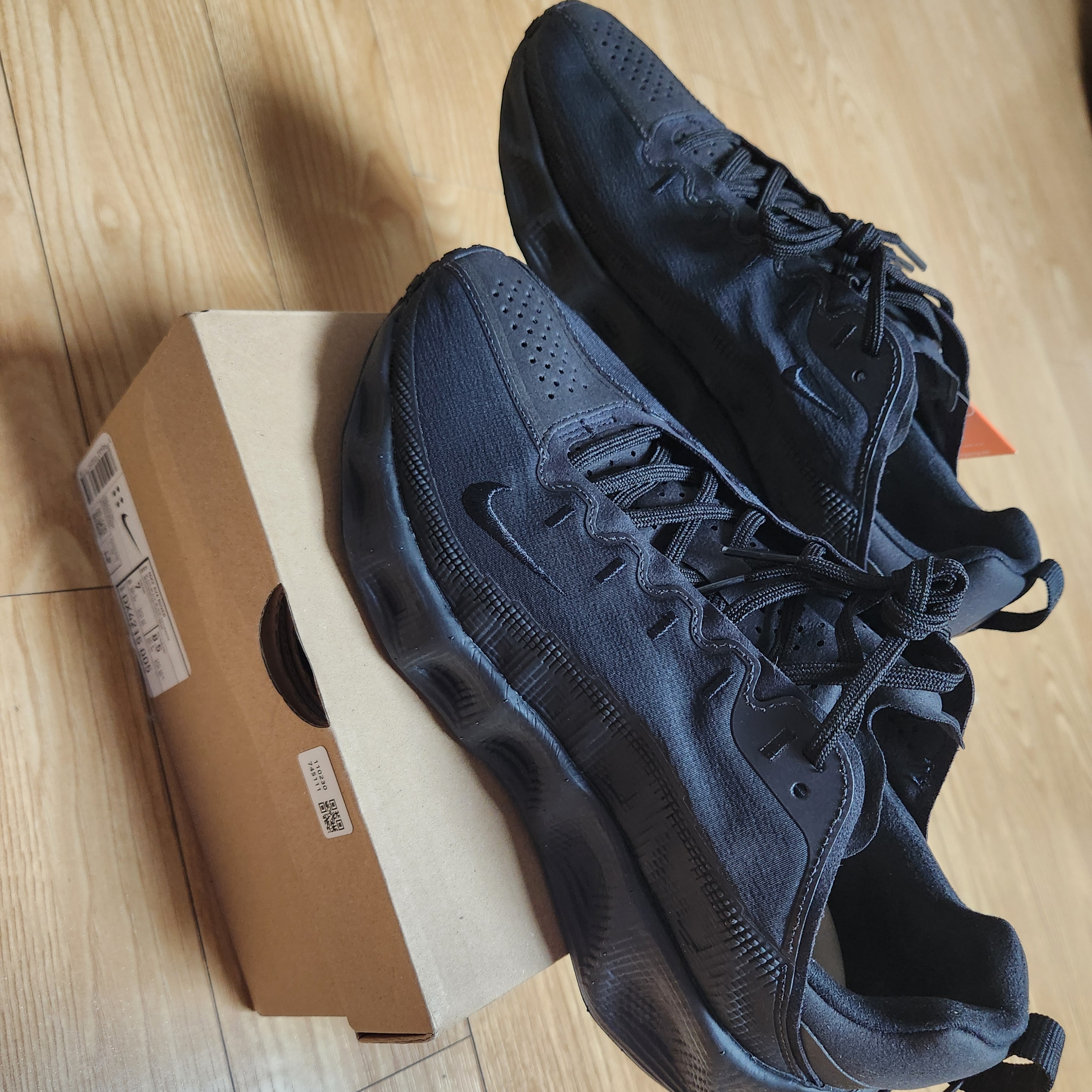 Nike Ava Rover Black Anthracite 착용 스타일