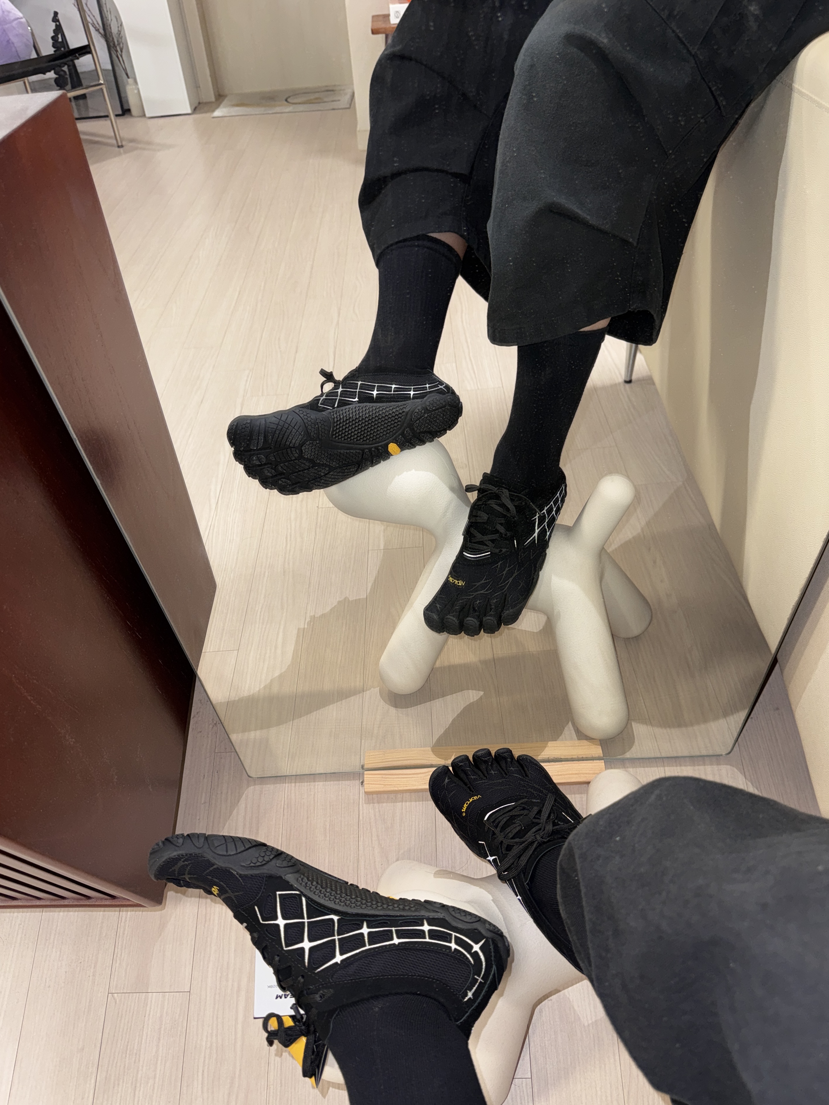 Vibram Fivefingers Seeya LS Evo Black Reflective - 26SS 착용 스타일 - 1