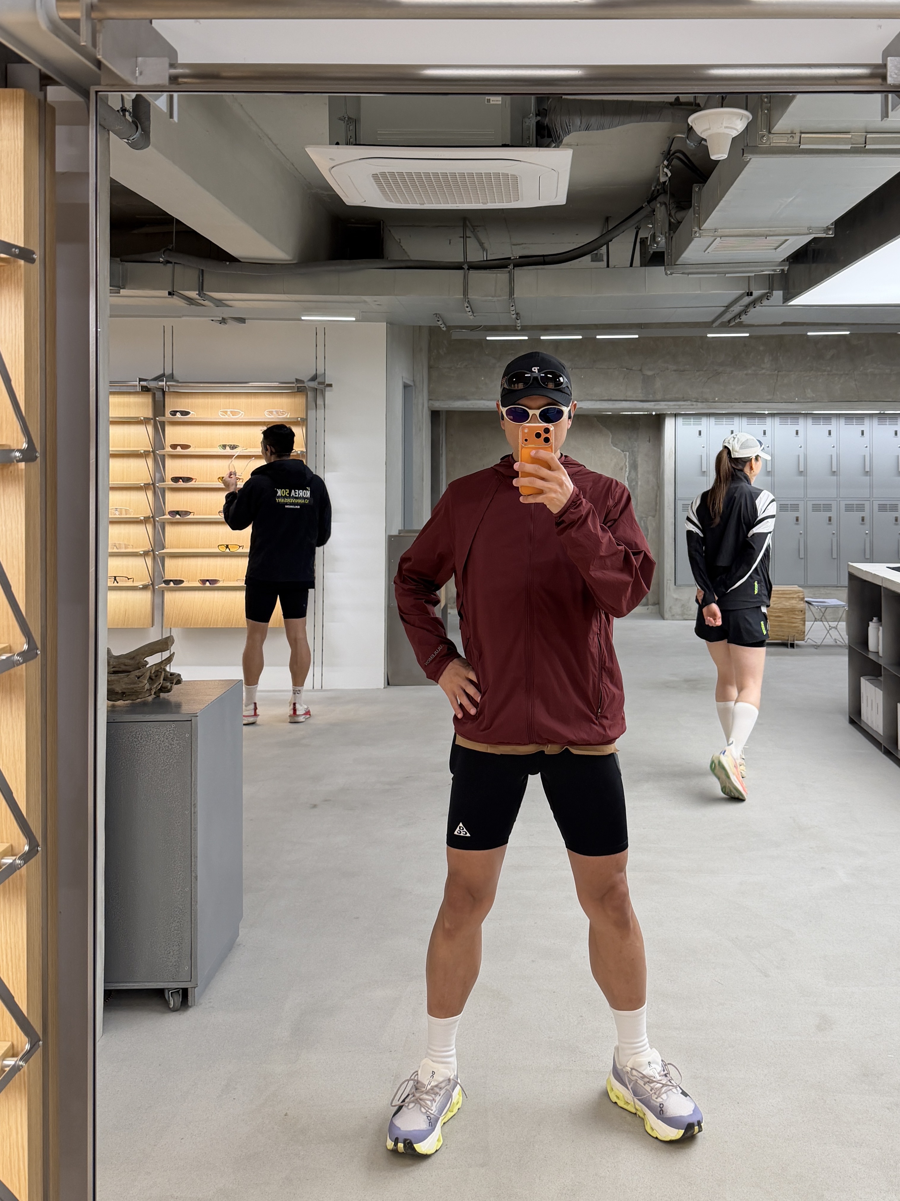 Oakley Eye Jacket Redux Latitude Collection Matte Olive Ink Frame Prizm Bronze Lenses High Bridge Fit, Ciele Athletics GOCap SC Comp WWMCity Paris 착용 스타일 - 2
