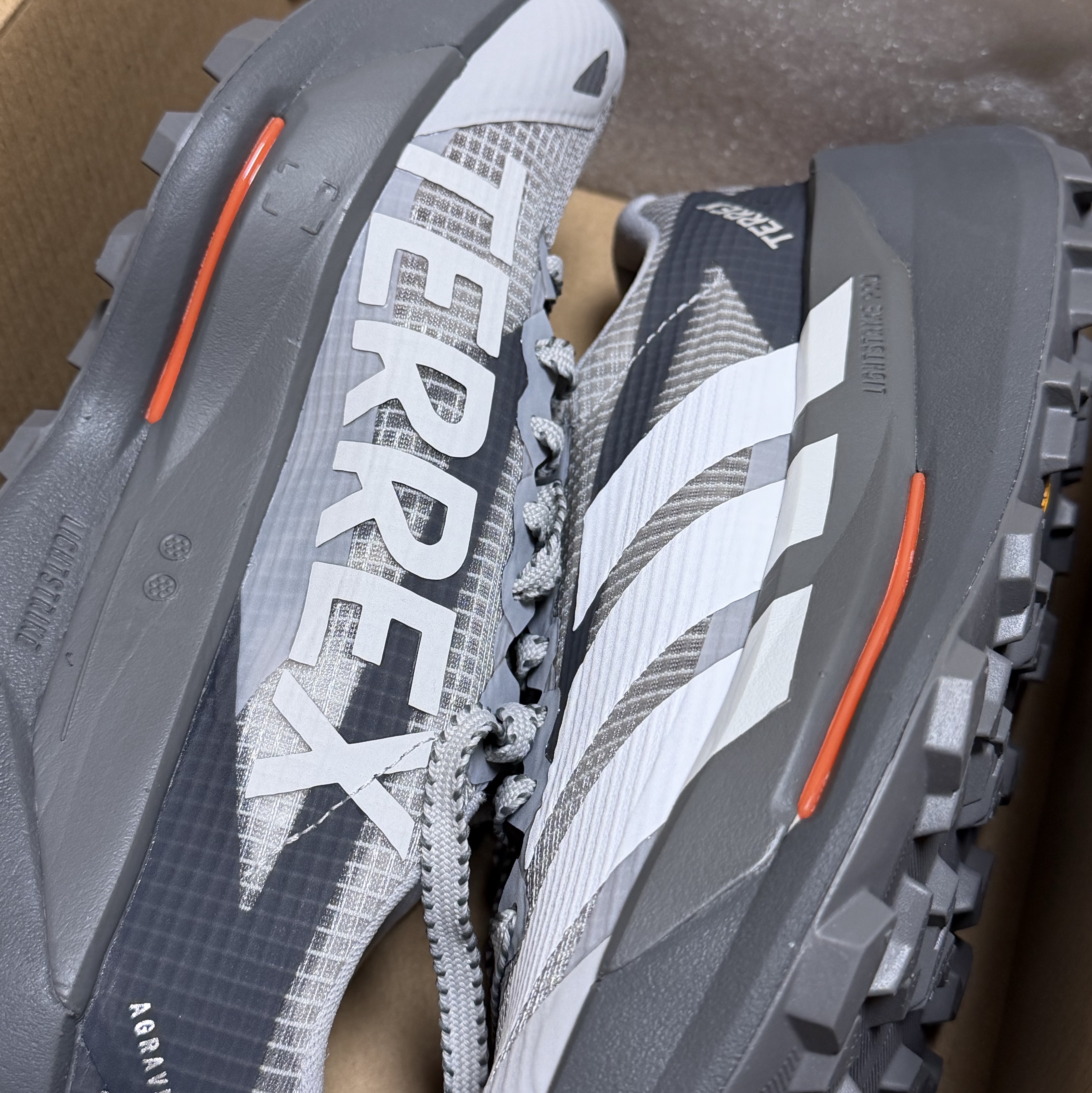 Adidas Terrex Agravic TT Trail Grey Two Cloud White 착용 스타일