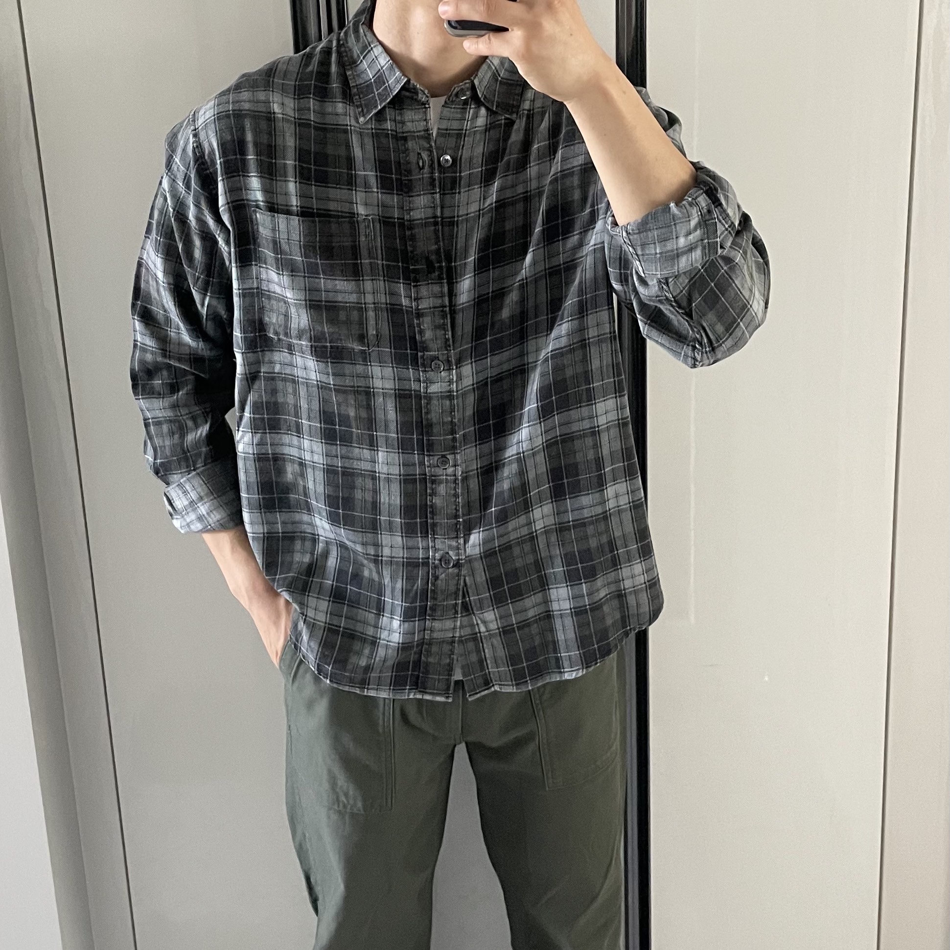 Stussy Matthew Plaid Shirt Charcoal 착용 스타일 - 1