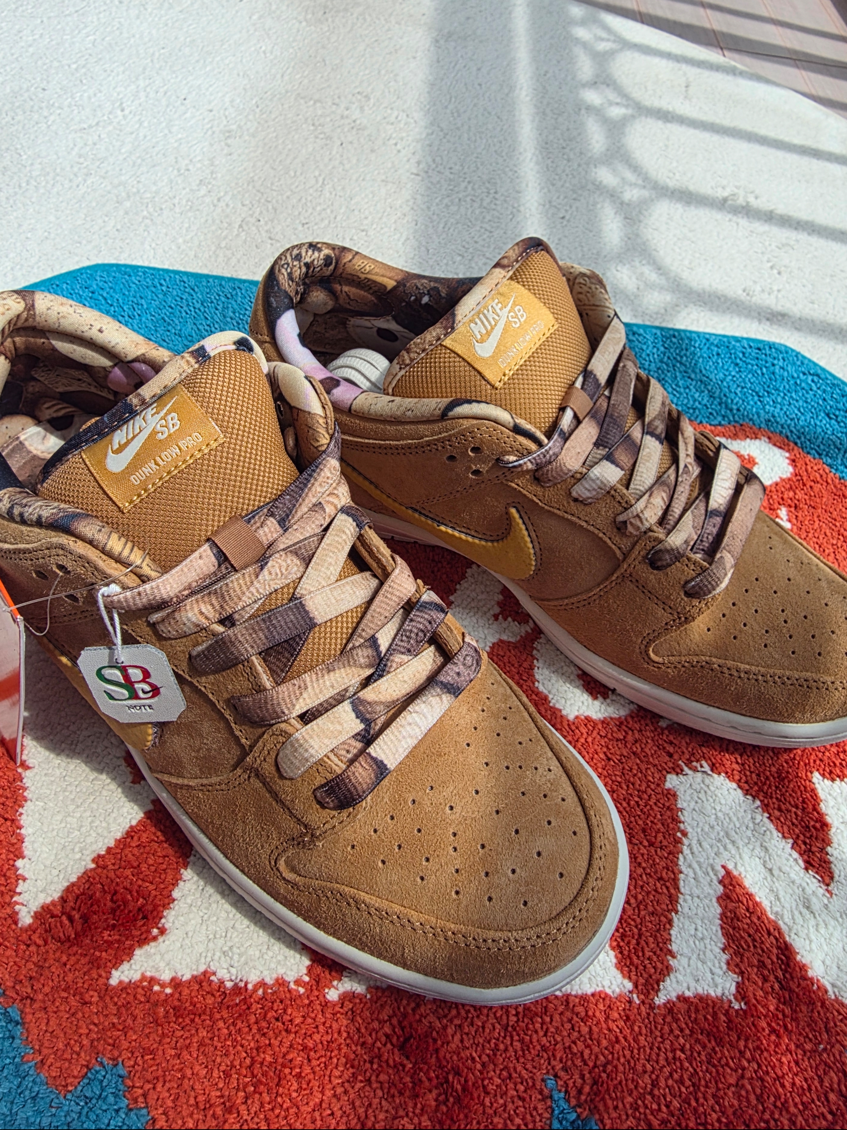 Nike x NOTE Manchester SB Dunk Low Pro Flax Honeycomb 착용 스타일 - 2