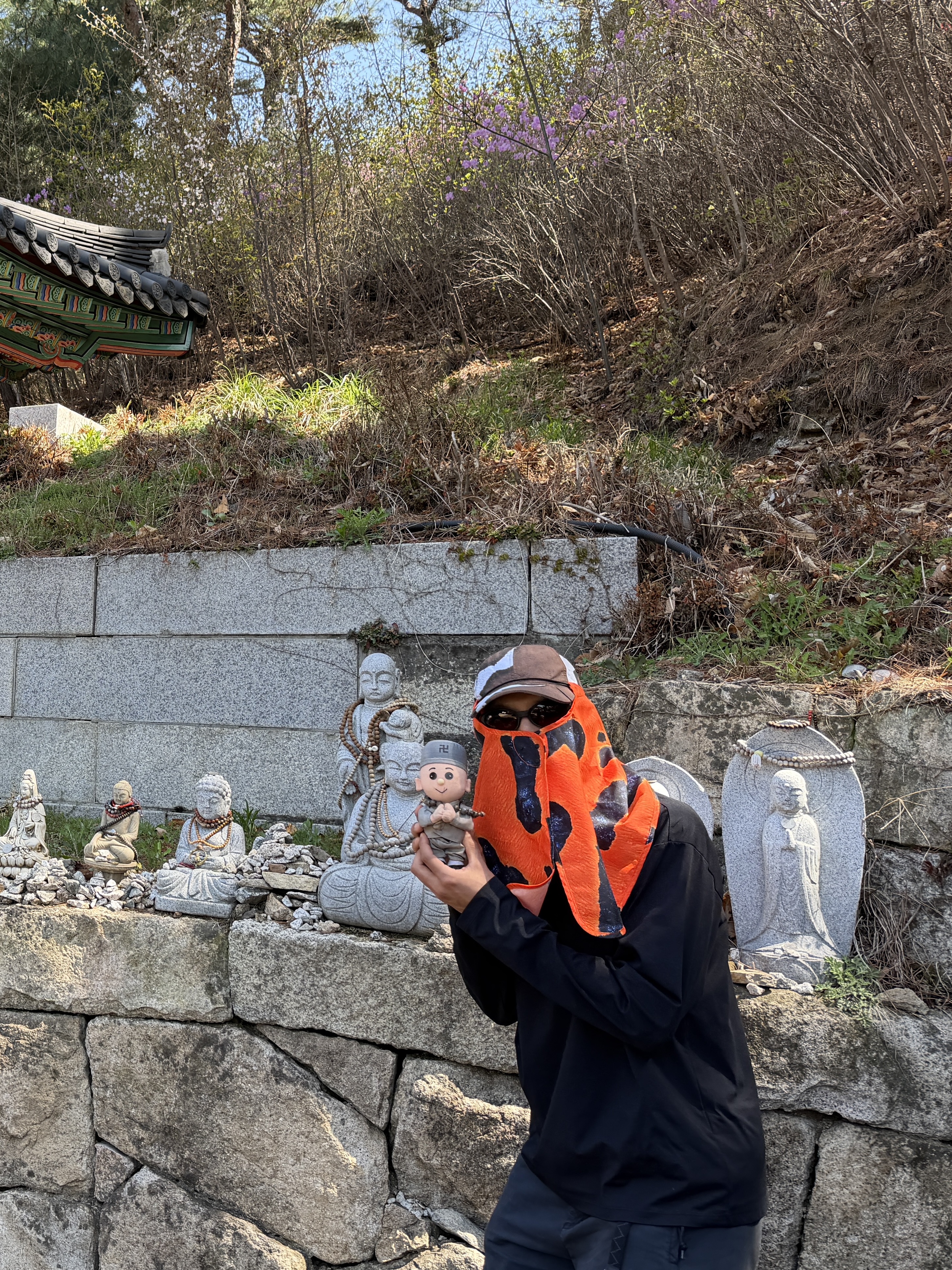 Nike x Drake Nocta Opal SSC Deep Cover Hat Safety Orange, Oakley Eye Jacket Redux Latitude Collection Matte Olive Ink Frame Prizm Bronze Lenses High Bridge Fit 착용 스타일 - 3
