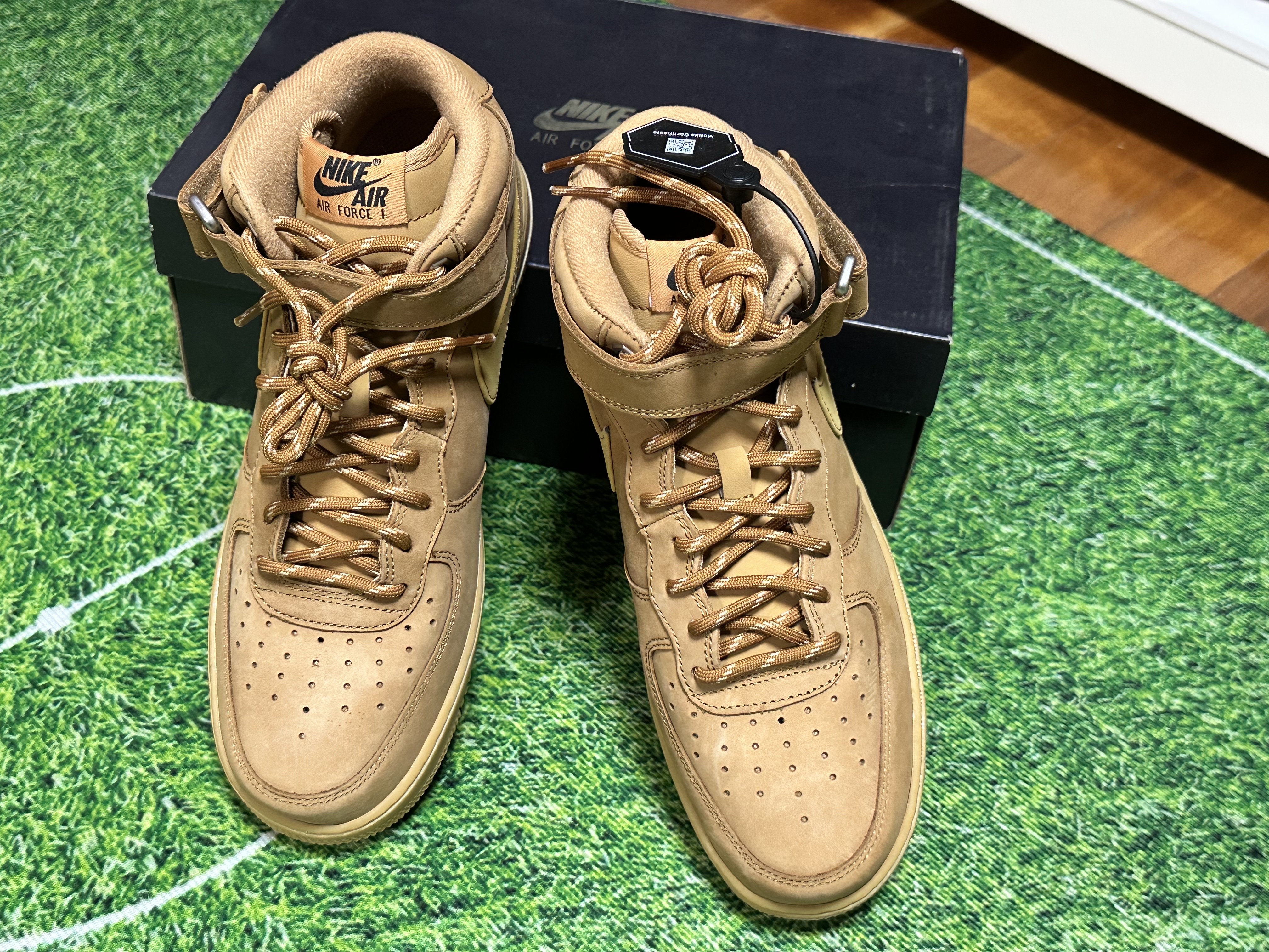 Nike Air Force 1 Mid '07 WB Flax 착용 스타일