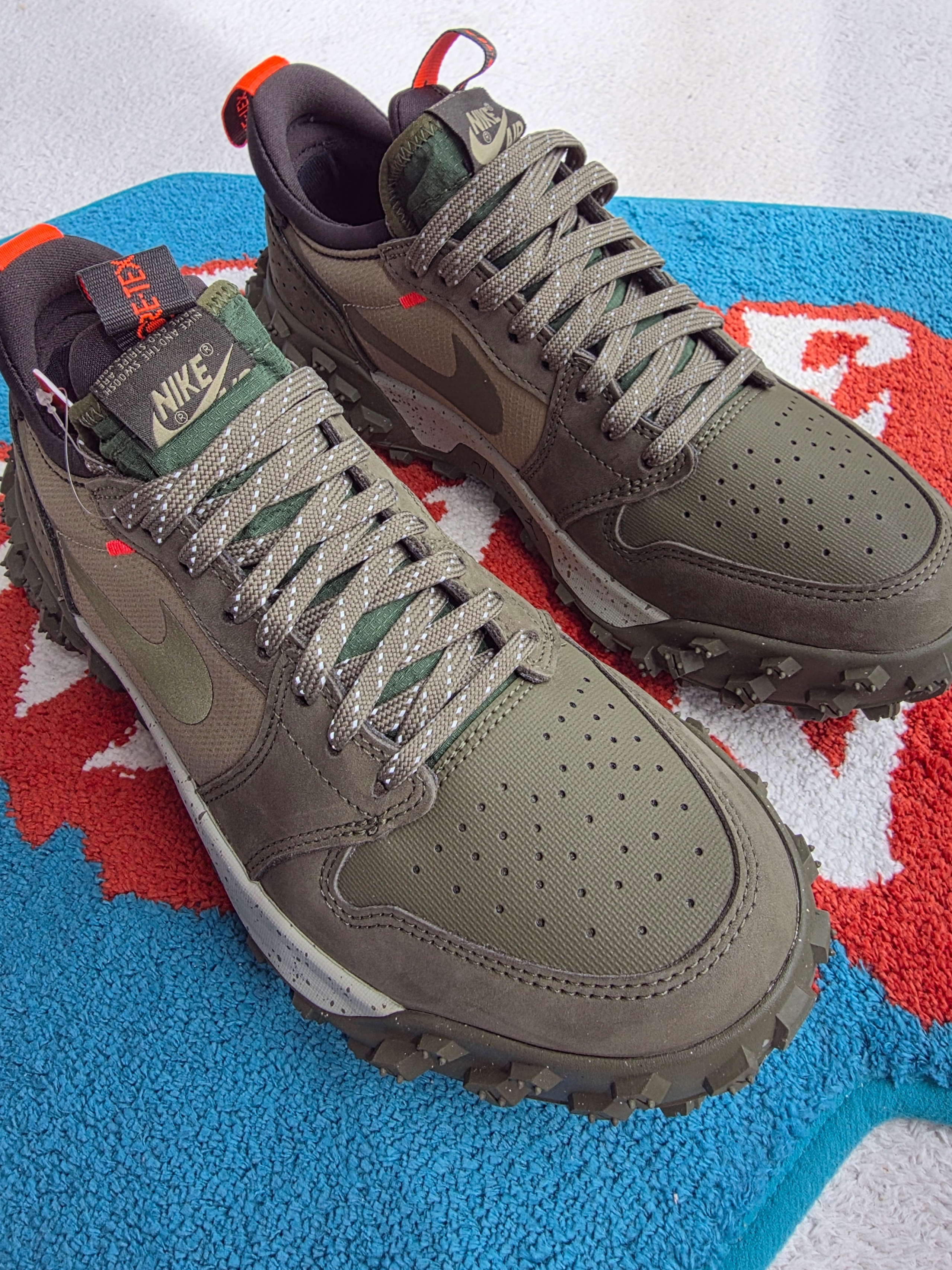Jordan 1 Low Element Gore-Tex Medium Olive Medium Khaki 착용 스타일 - 2