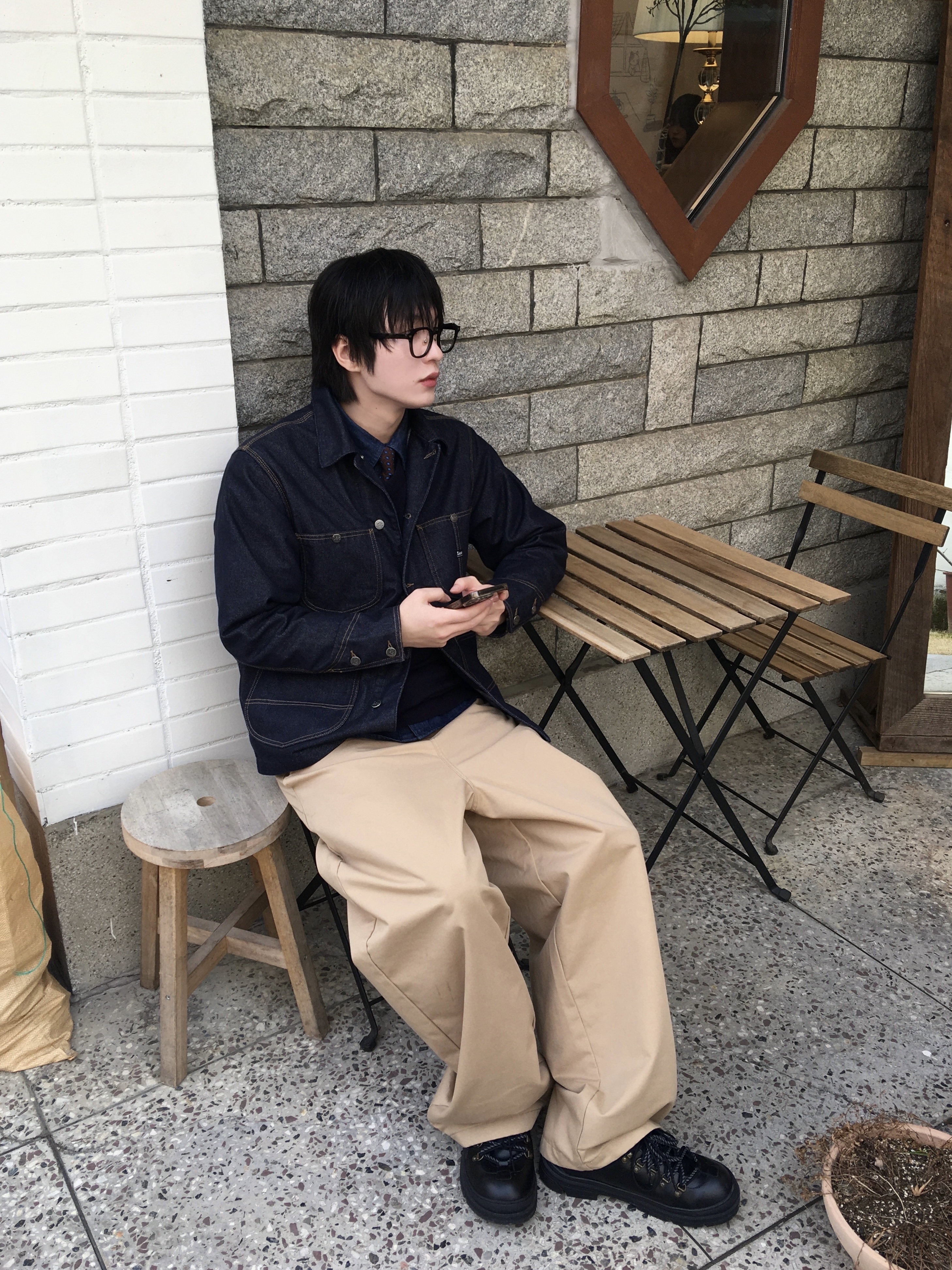 Romantic Move Smoke Hiking Shoes Oil Black 착용 스타일 - 3