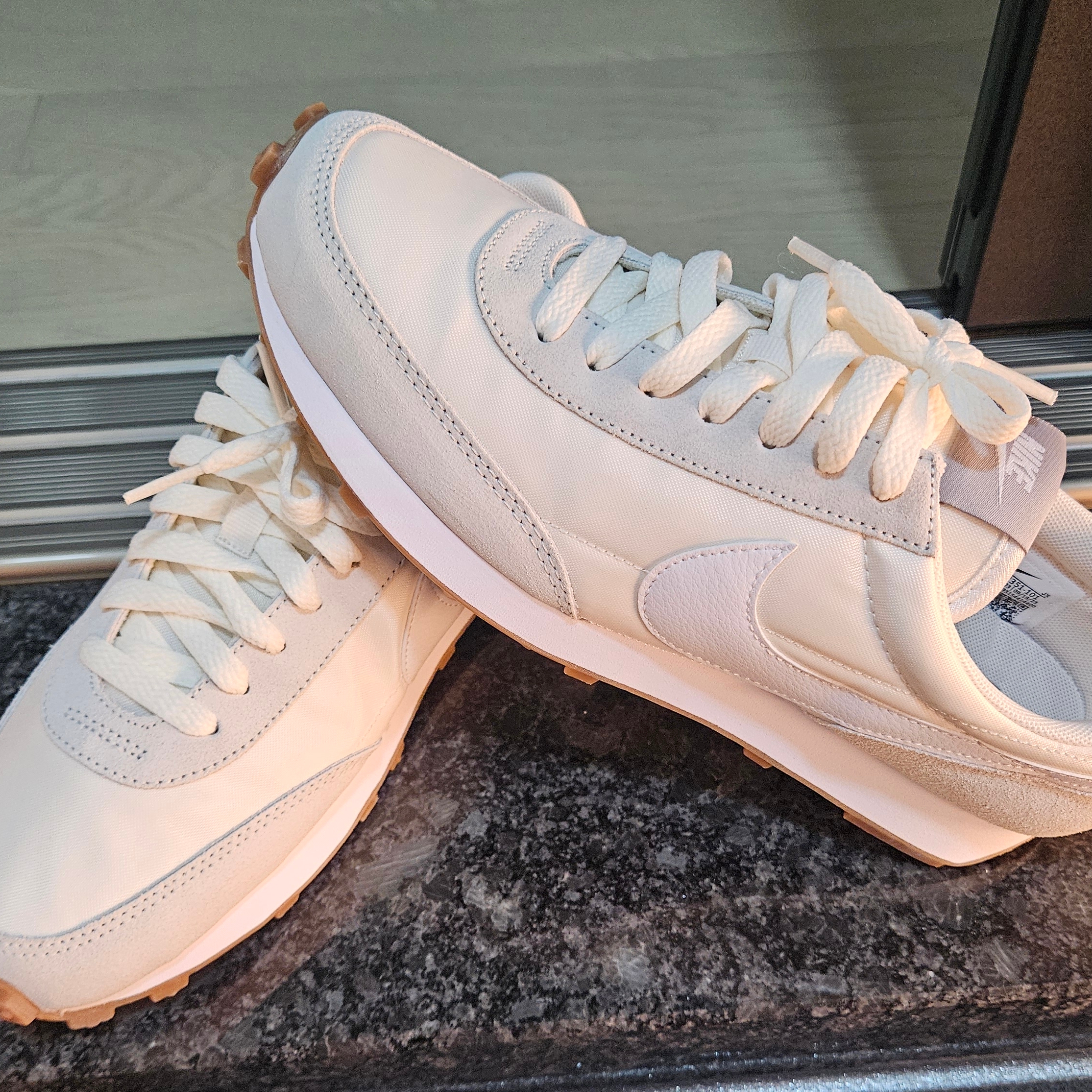 (W) Nike Daybreak Summit White 착용 스타일