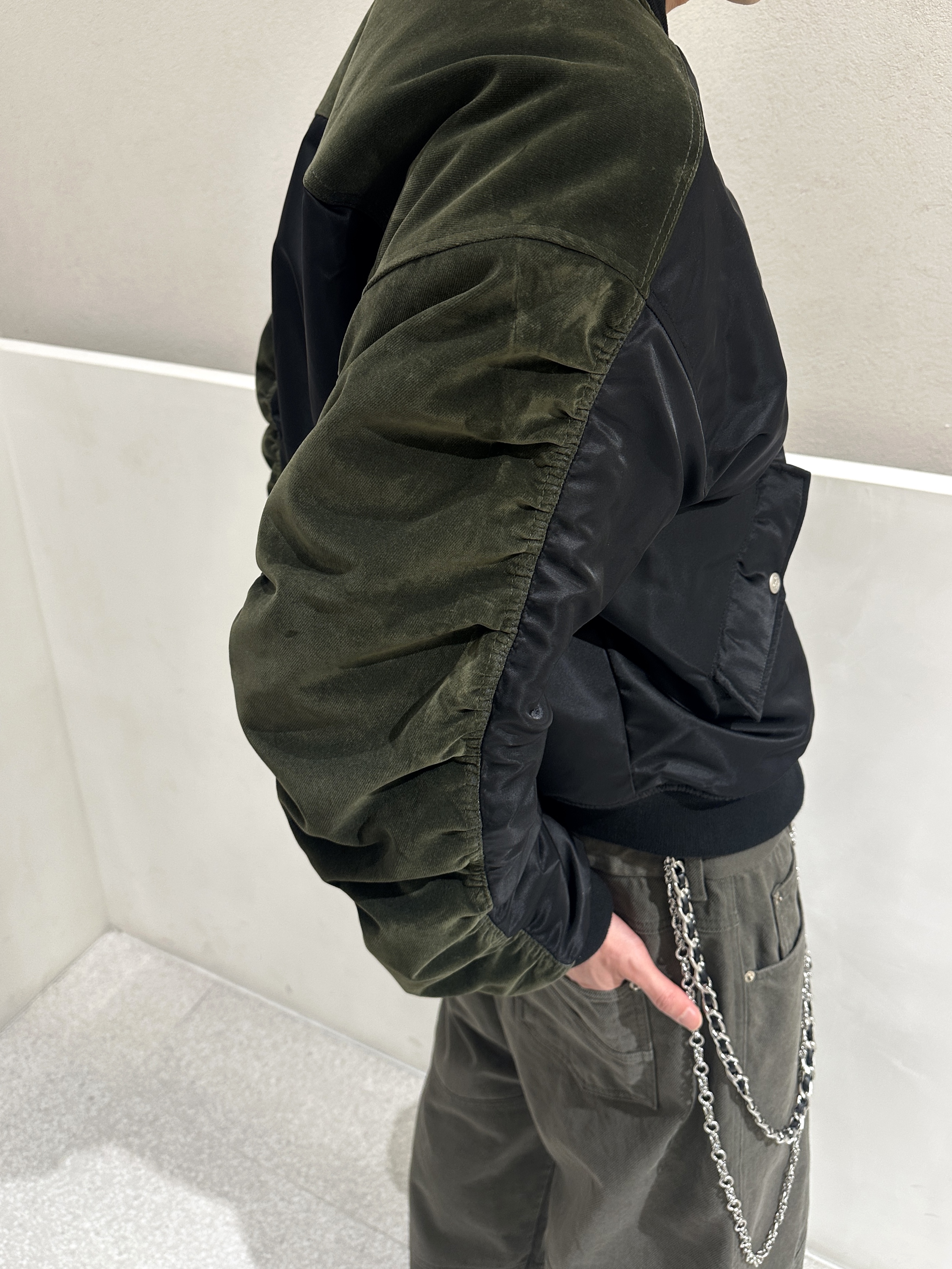 Farfromwhat Far Backline Contrast Bomber, Farfromwhat Far Double Waist Pants 착용 스타일 - 4