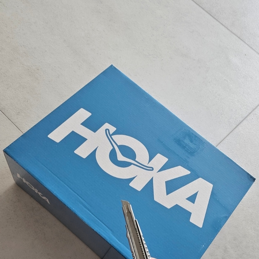 Hoka Clifton 9 GTX Black 착용 스타일