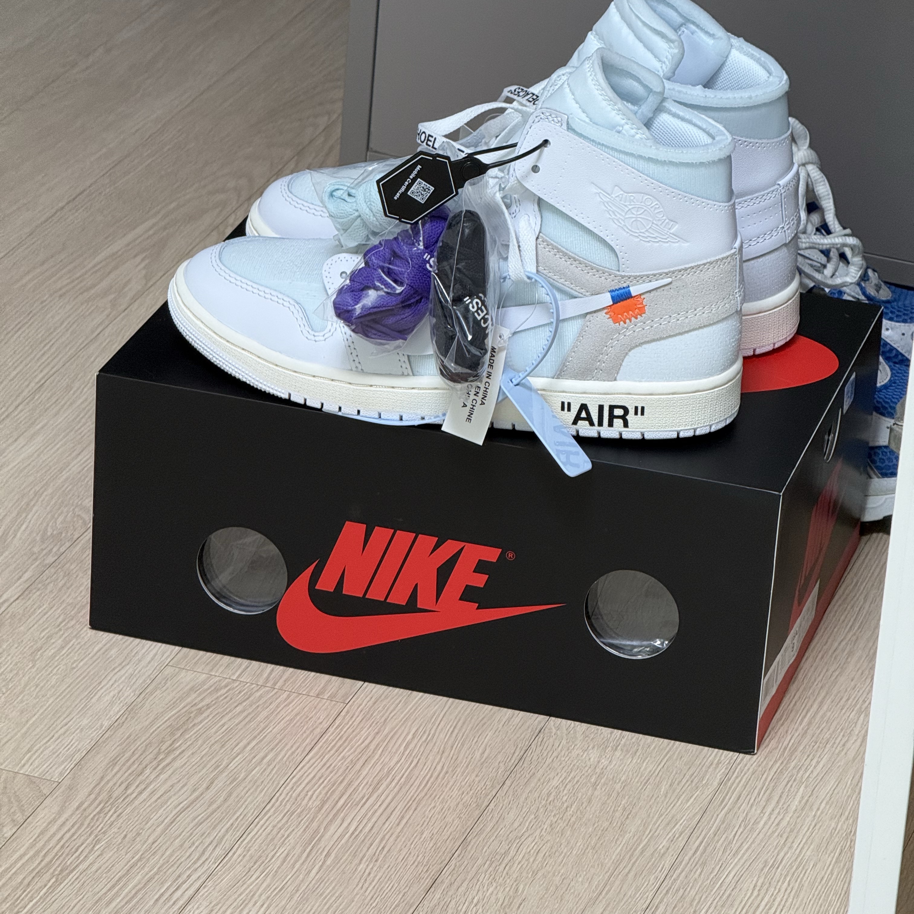 Jordan 1 x Virgil Abloh Archive Retro High Alaska White 착용 스타일 - 1
