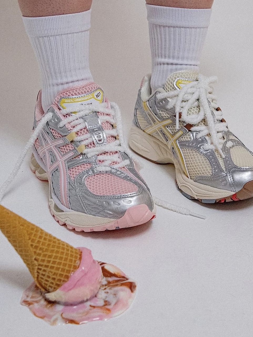 Asics x Atmos x Vandy The Pink Gel-Nimbus 10.1 Banana Split Strawberry 착용 스타일 - 9