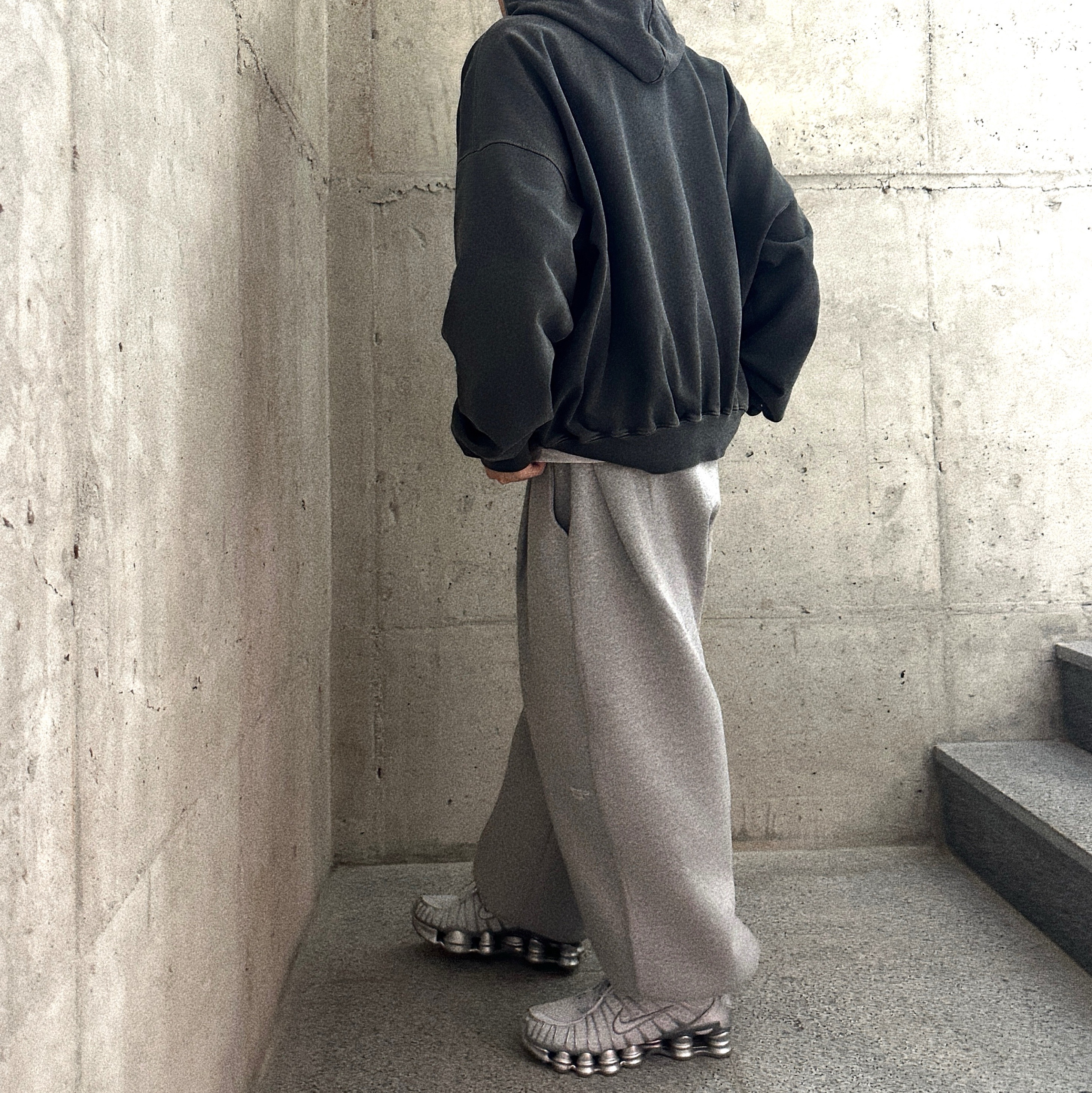 Undermycar Mu.03 Anti Fxxking Logo Play Oversized Sweat Jogger Melange Gray, Undermycar Mu.08 Anti Fxxking Logo Play Oversized Pigment Hoodie Gray 착용 스타일 - 4