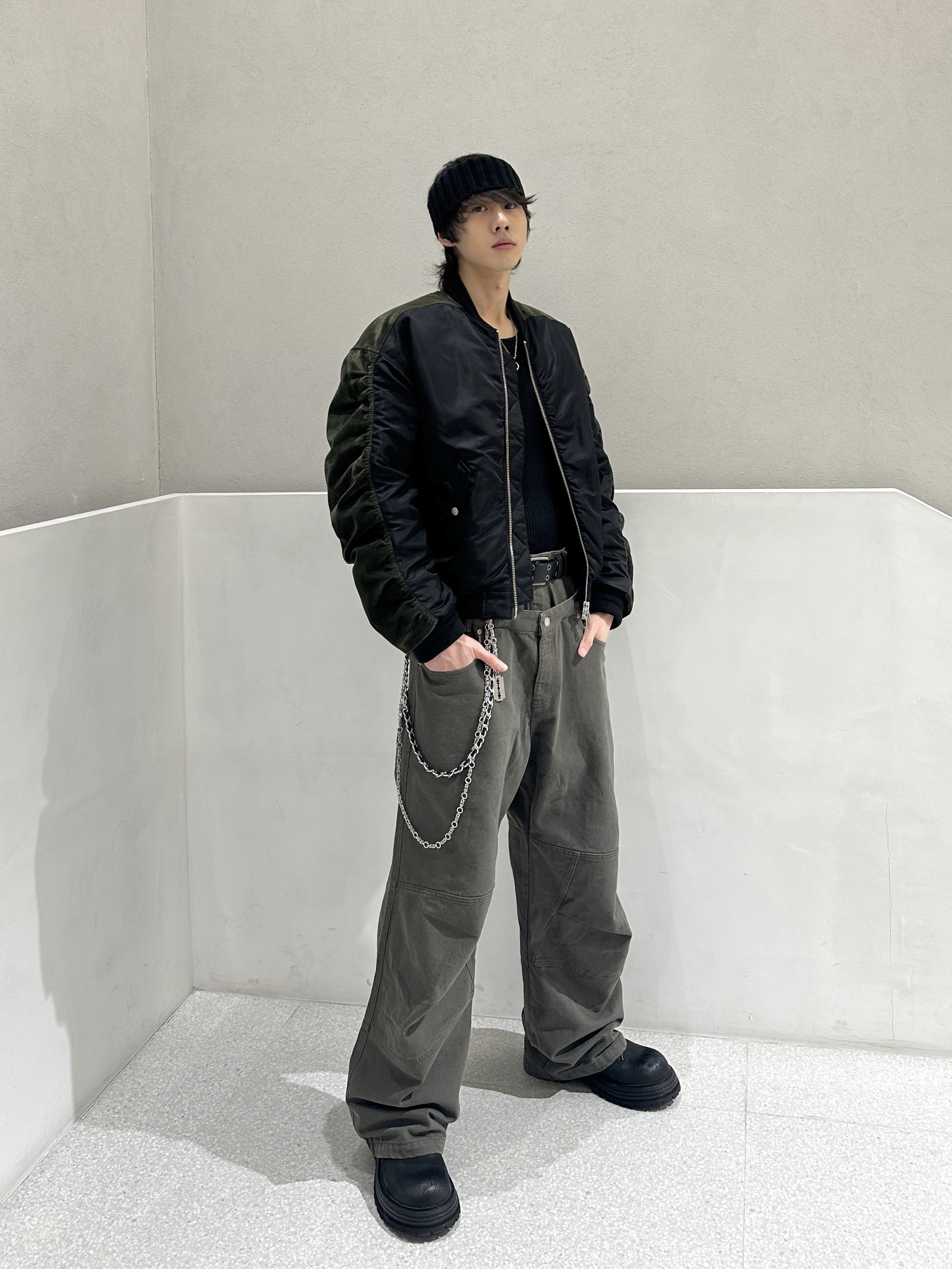 Farfromwhat Far Backline Contrast Bomber, Farfromwhat Far Double Waist Pants 착용 스타일 - 6