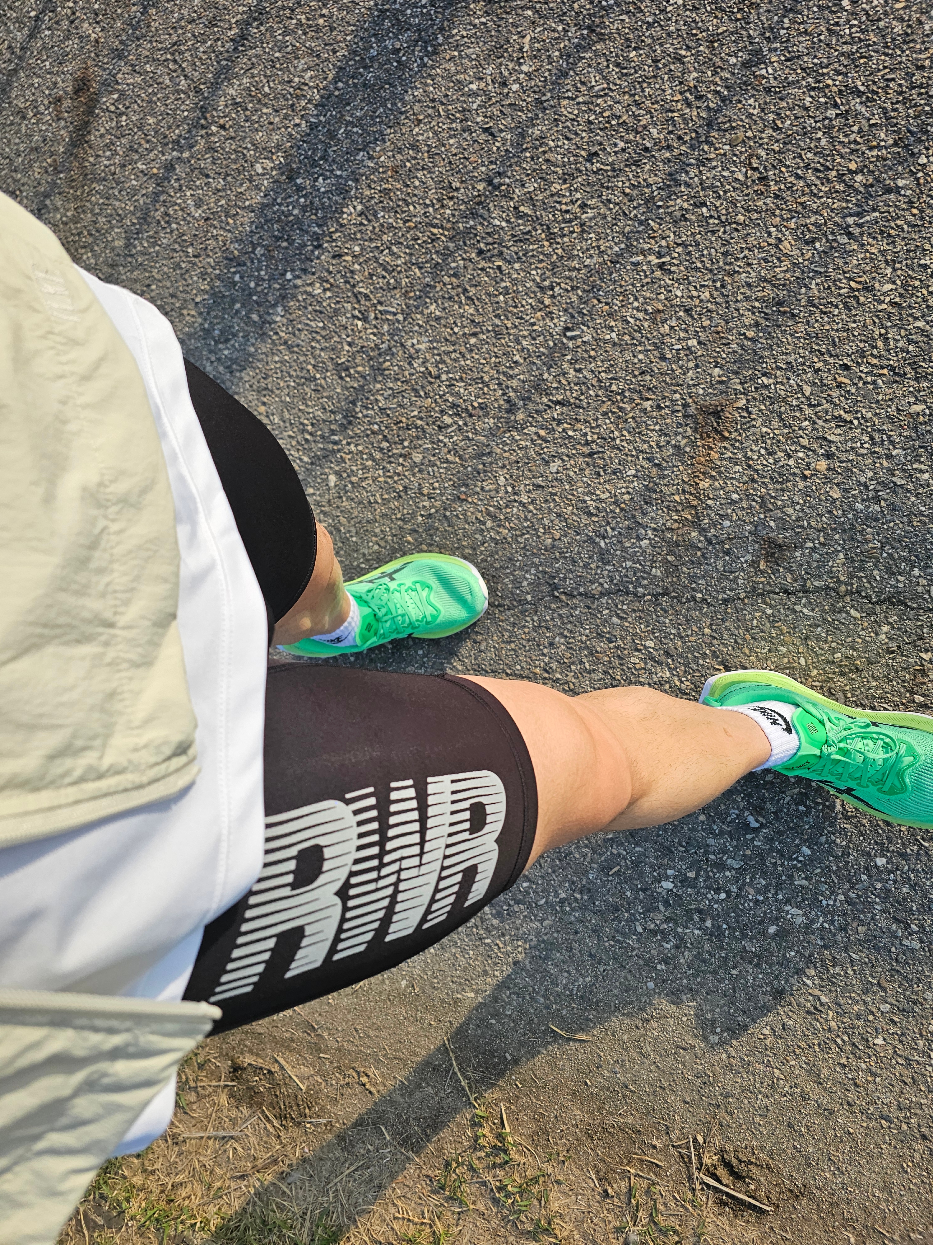 [KREAM 단독] runwhither Half Tights Black, Asics Superblast 2 Ekiden Vital Green Black 착용 스타일 - 1