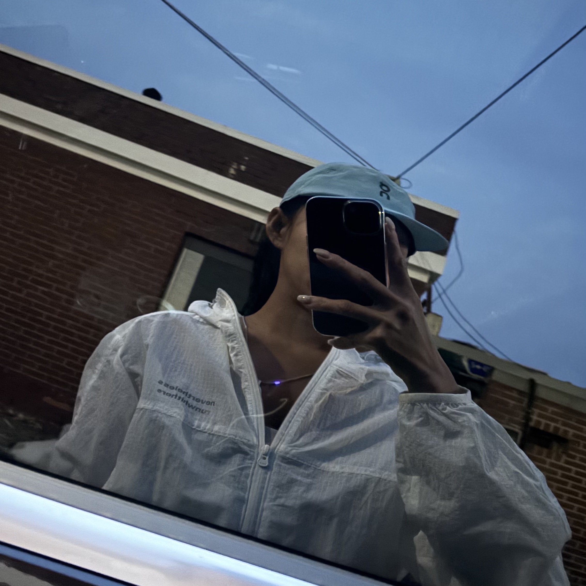 On Running Performance Cap Wash, [KREAM 단독] runwhither Windbreaker Jacket V2 White 착용 스타일 - 2