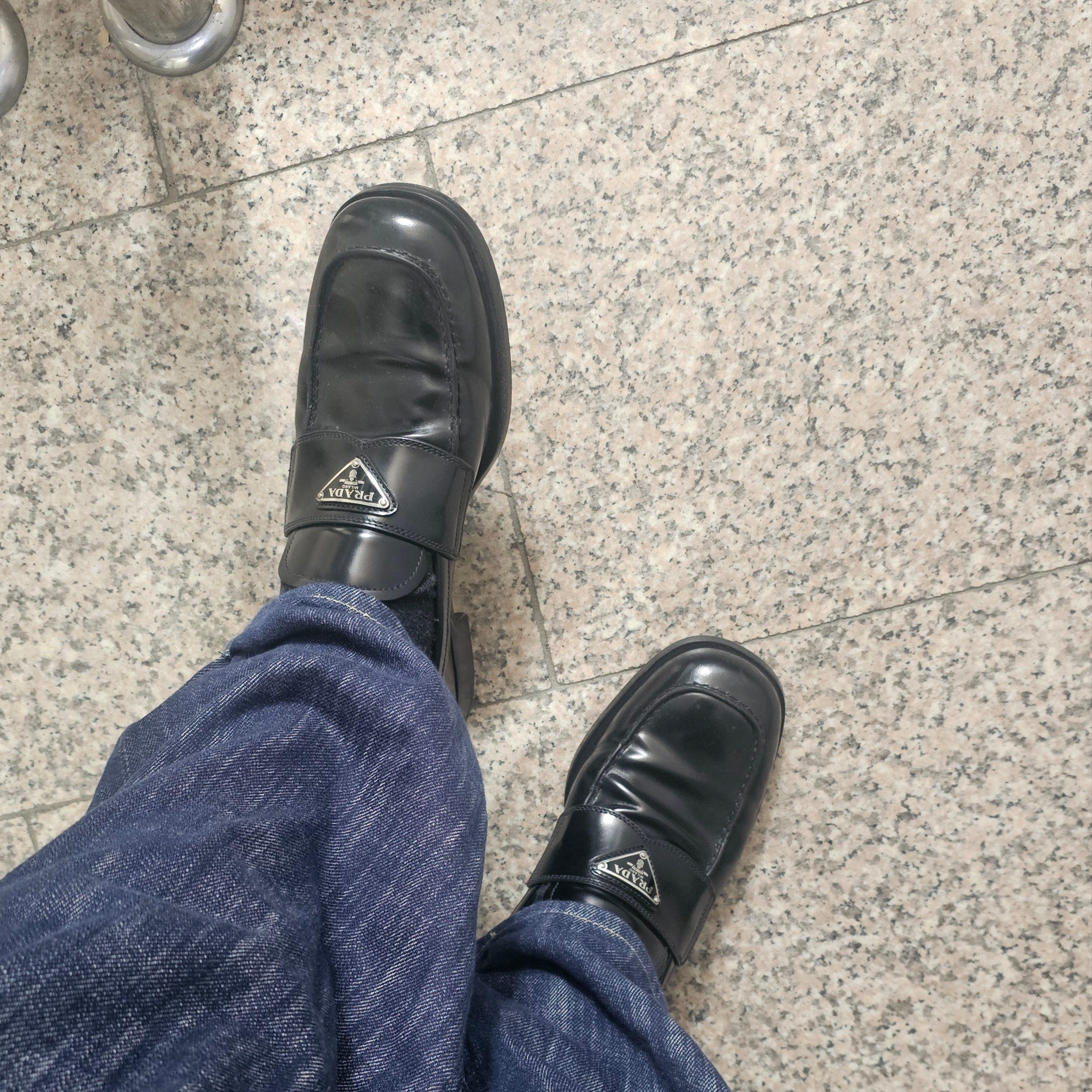 Prada Brushed Leather Loafers Black 착용 스타일