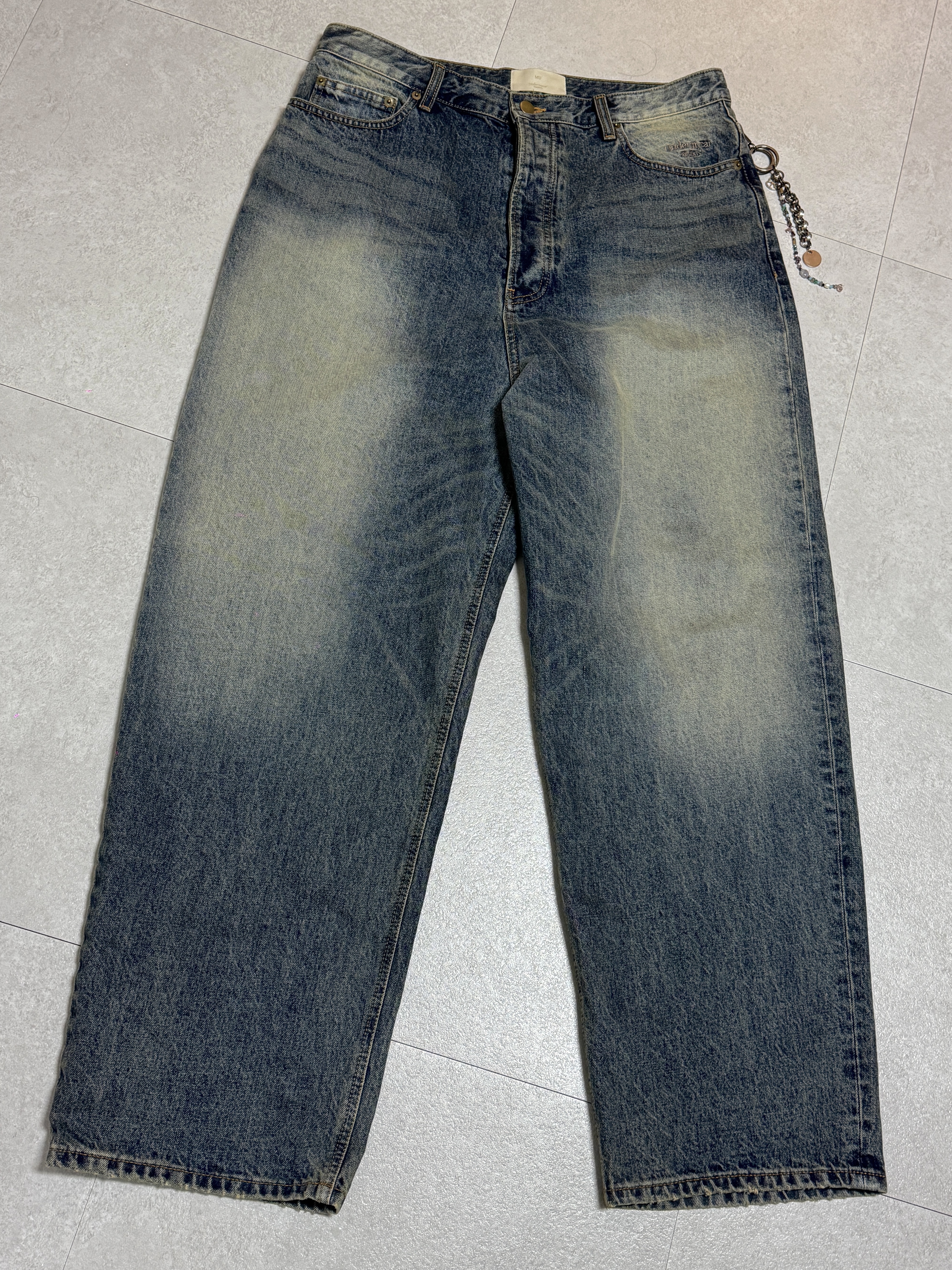 Undermycar Mu.26 Anti Fxxking Logo Play Brush Washed Wide Jeans Oil Blue, Apple AirPods Max Lightning Silver (Korean Ver.) 착용 스타일 - 8