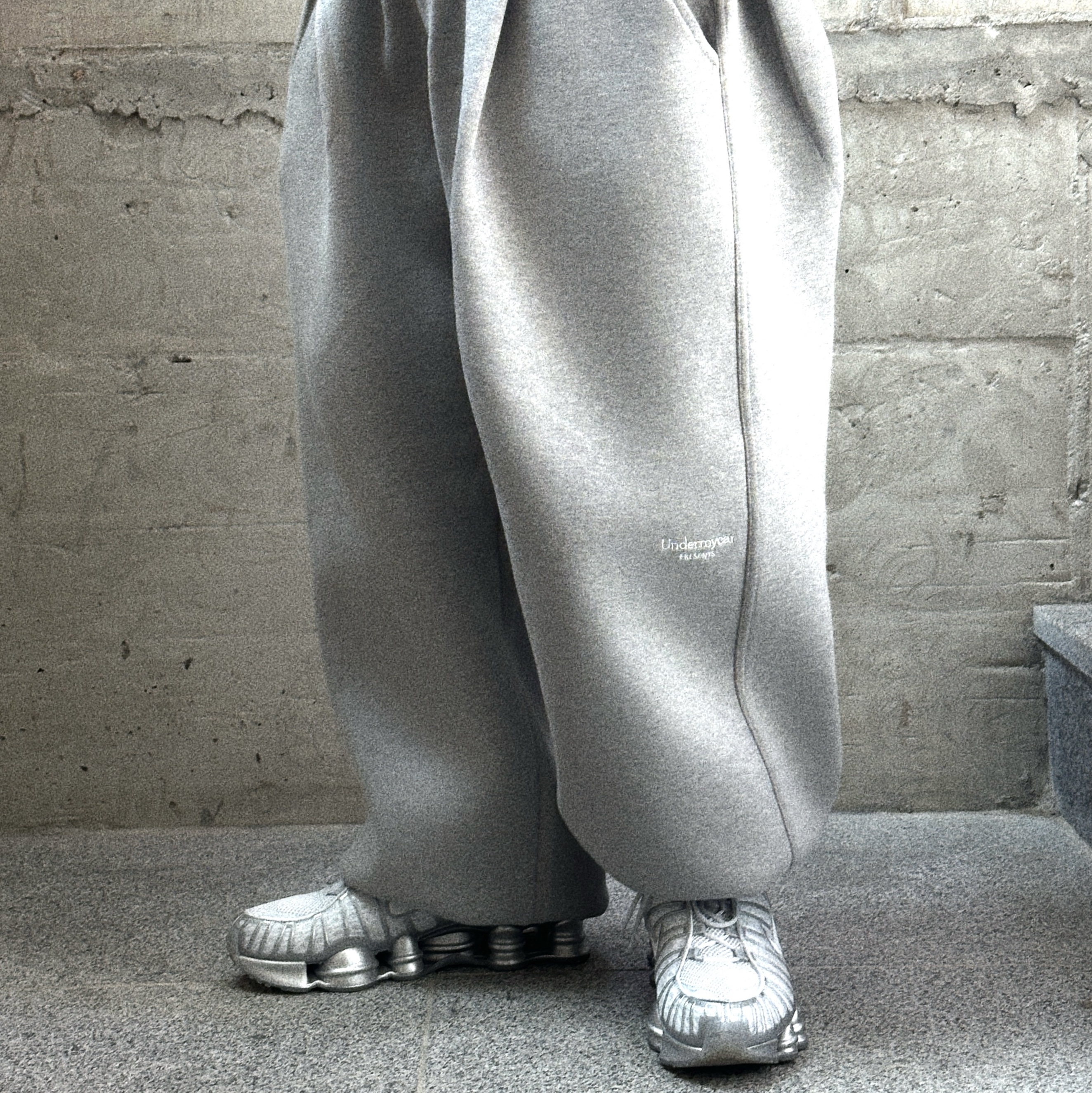 Undermycar Mu.03 Anti Fxxking Logo Play Oversized Sweat Jogger Melange Gray, Undermycar Mu.08 Anti Fxxking Logo Play Oversized Pigment Hoodie Gray 착용 스타일 - 2