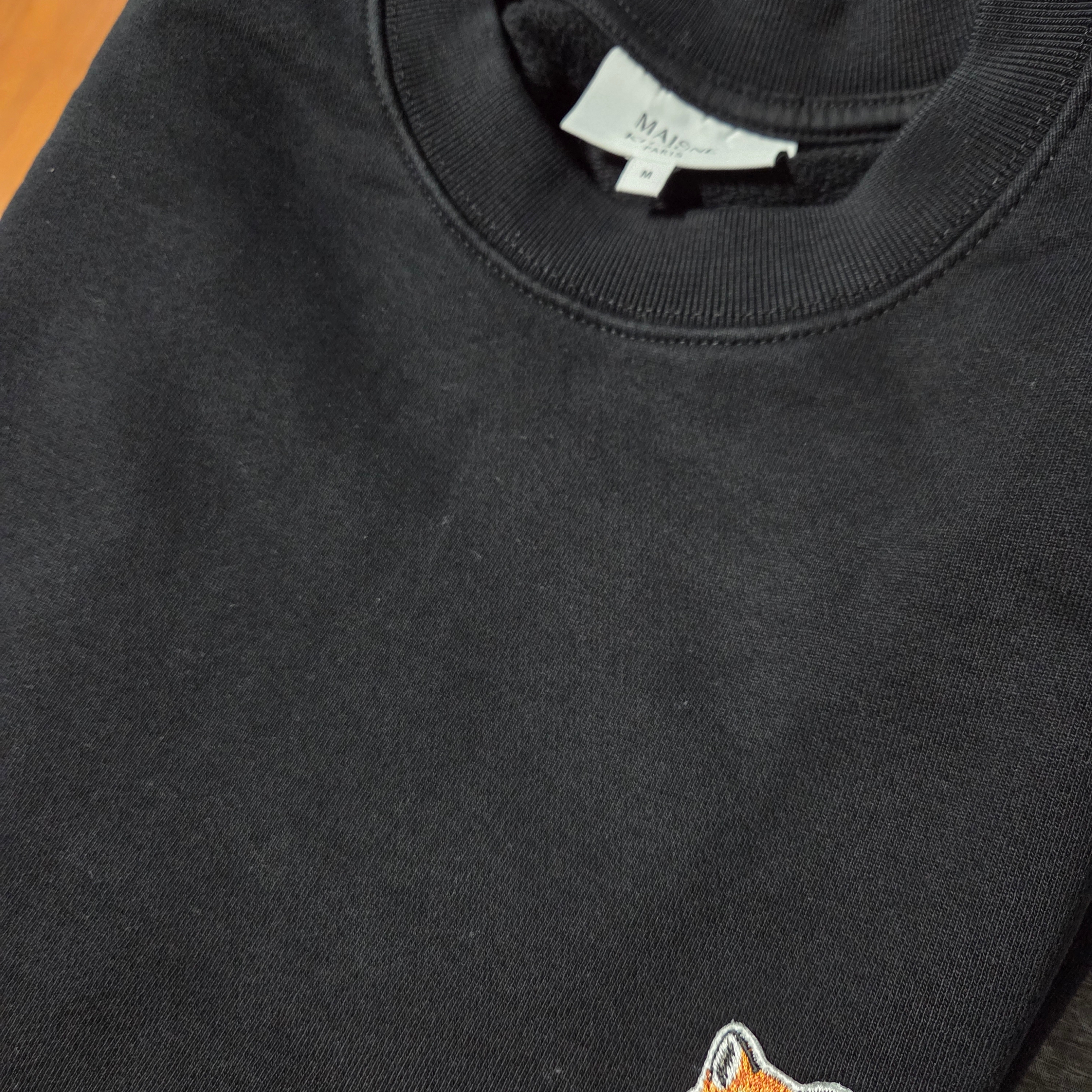 Maison Kitsune Fox Head Patch Regular Sweatshirt Black 착용 스타일