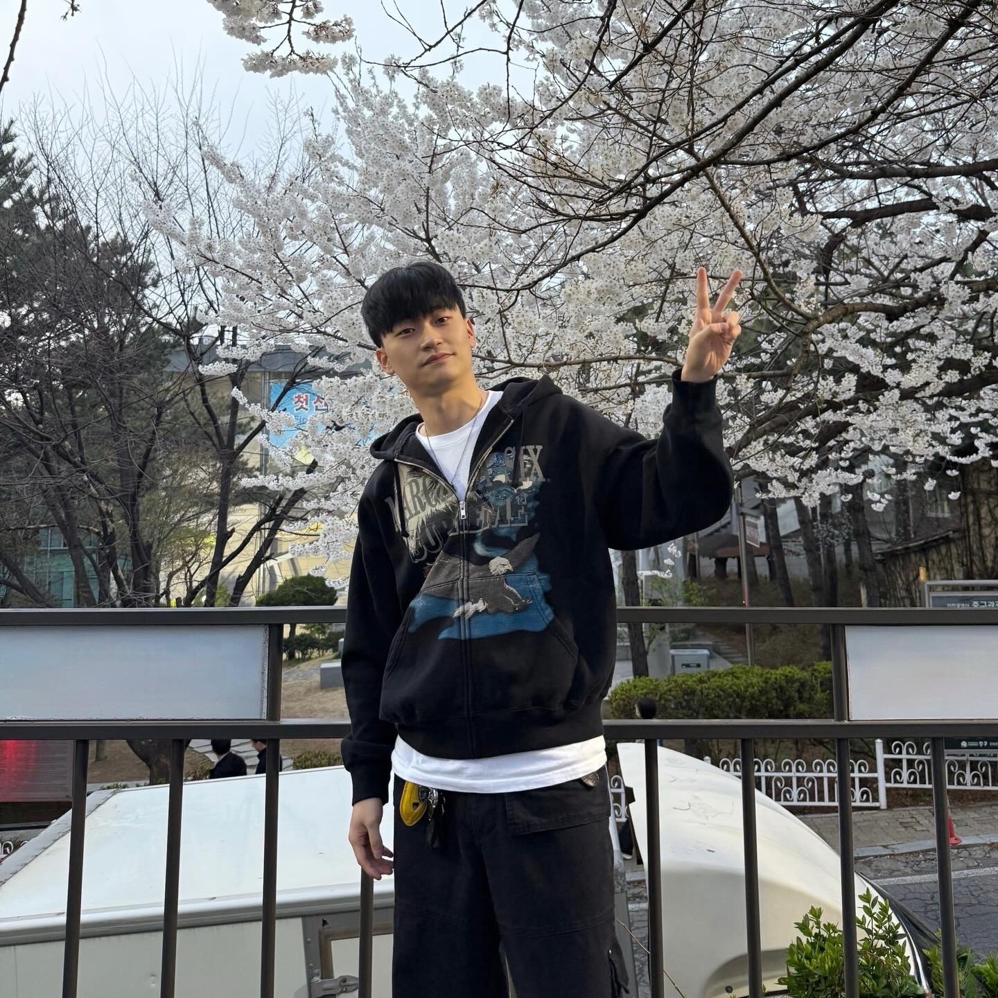 Supreme x MM6 Maison Margiela Eagle Zip Up Hooded Sweatshirt Black - 26SS, Nike x Supreme Air Max DN SP Black Galactic Jade 착용 스타일 - 1