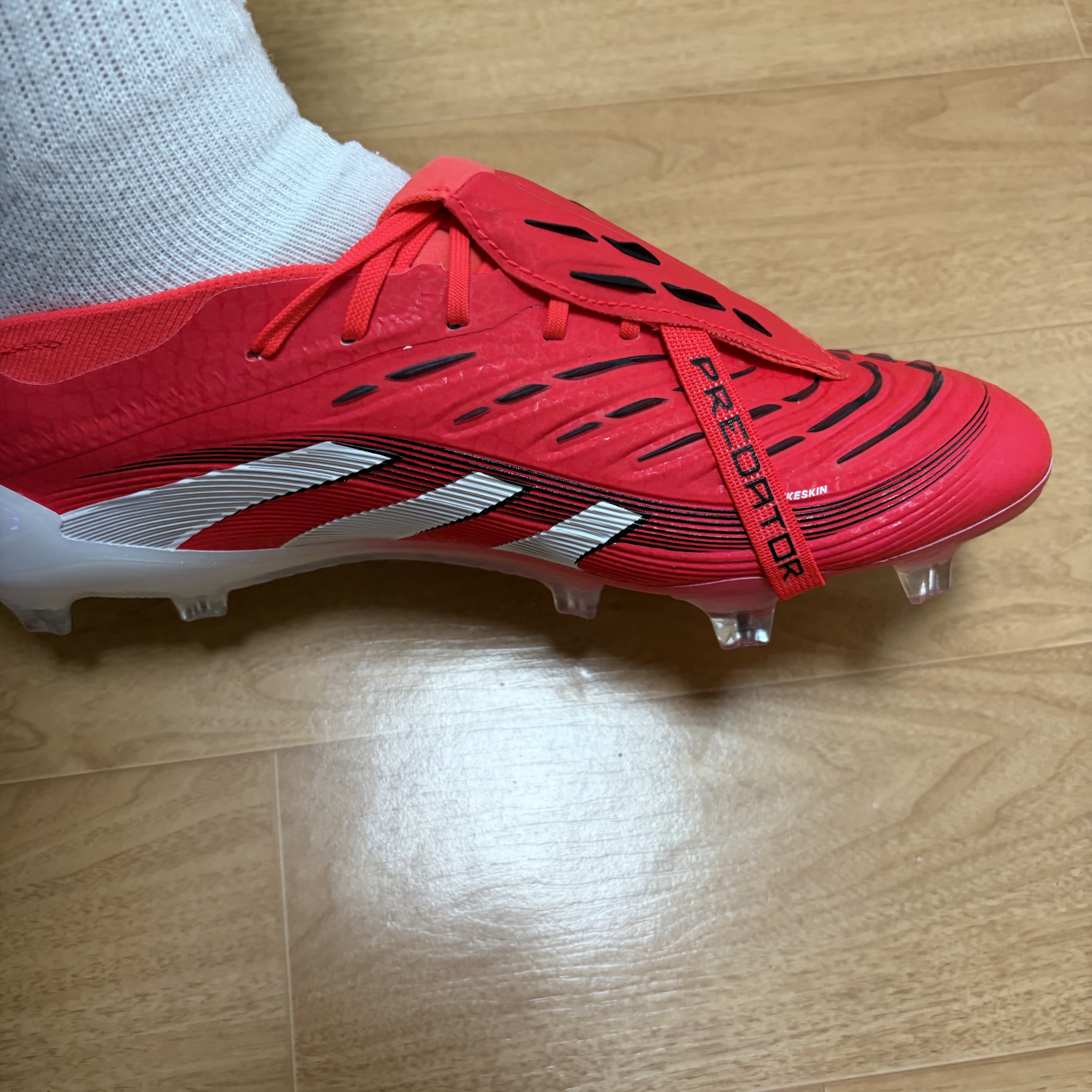 Adidas Predator Elite Foldover Tongue FG Lucid Red Cloud White 착용 스타일