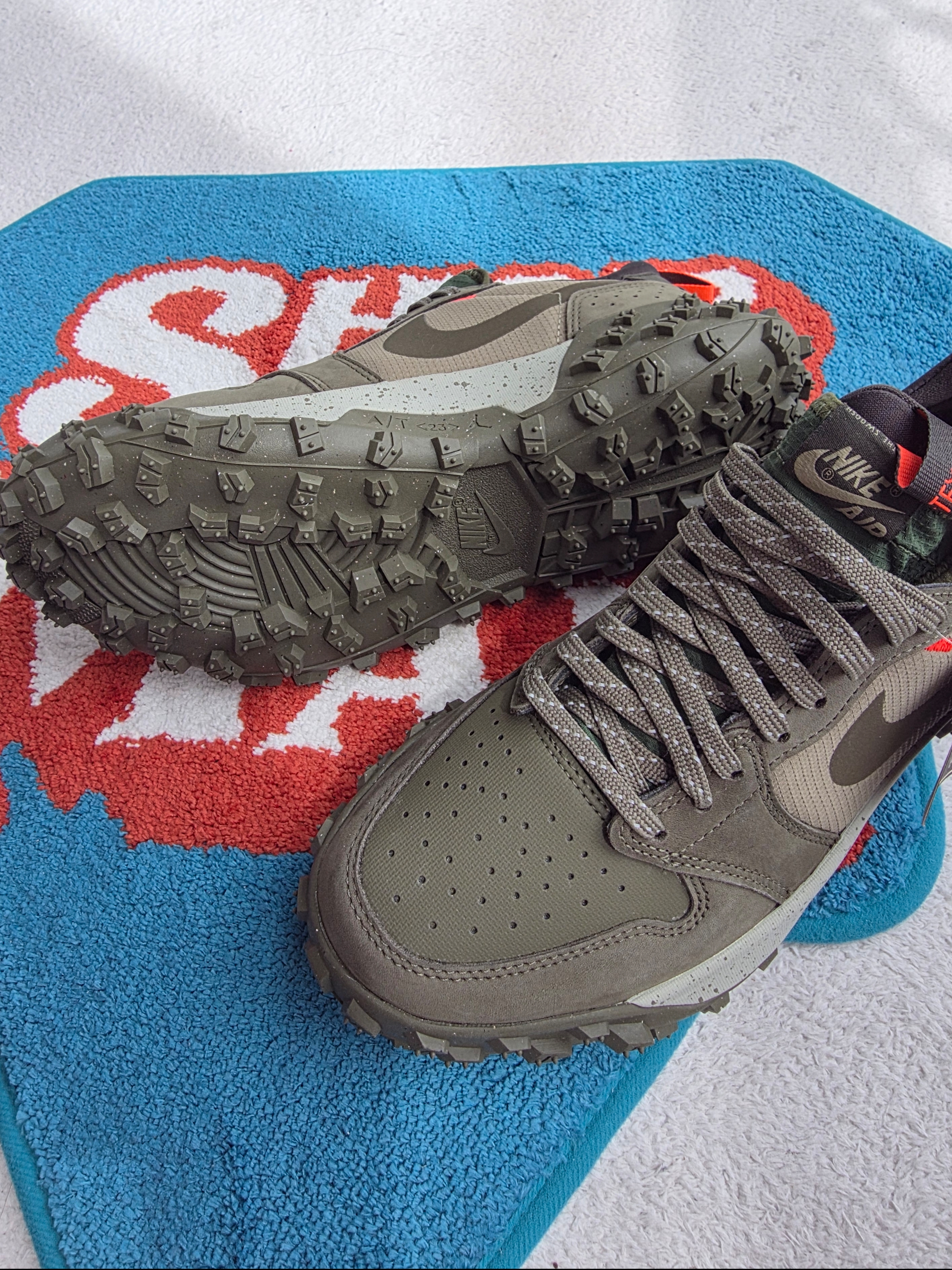 Jordan 1 Low Element Gore-Tex Medium Olive Medium Khaki 착용 스타일 - 1