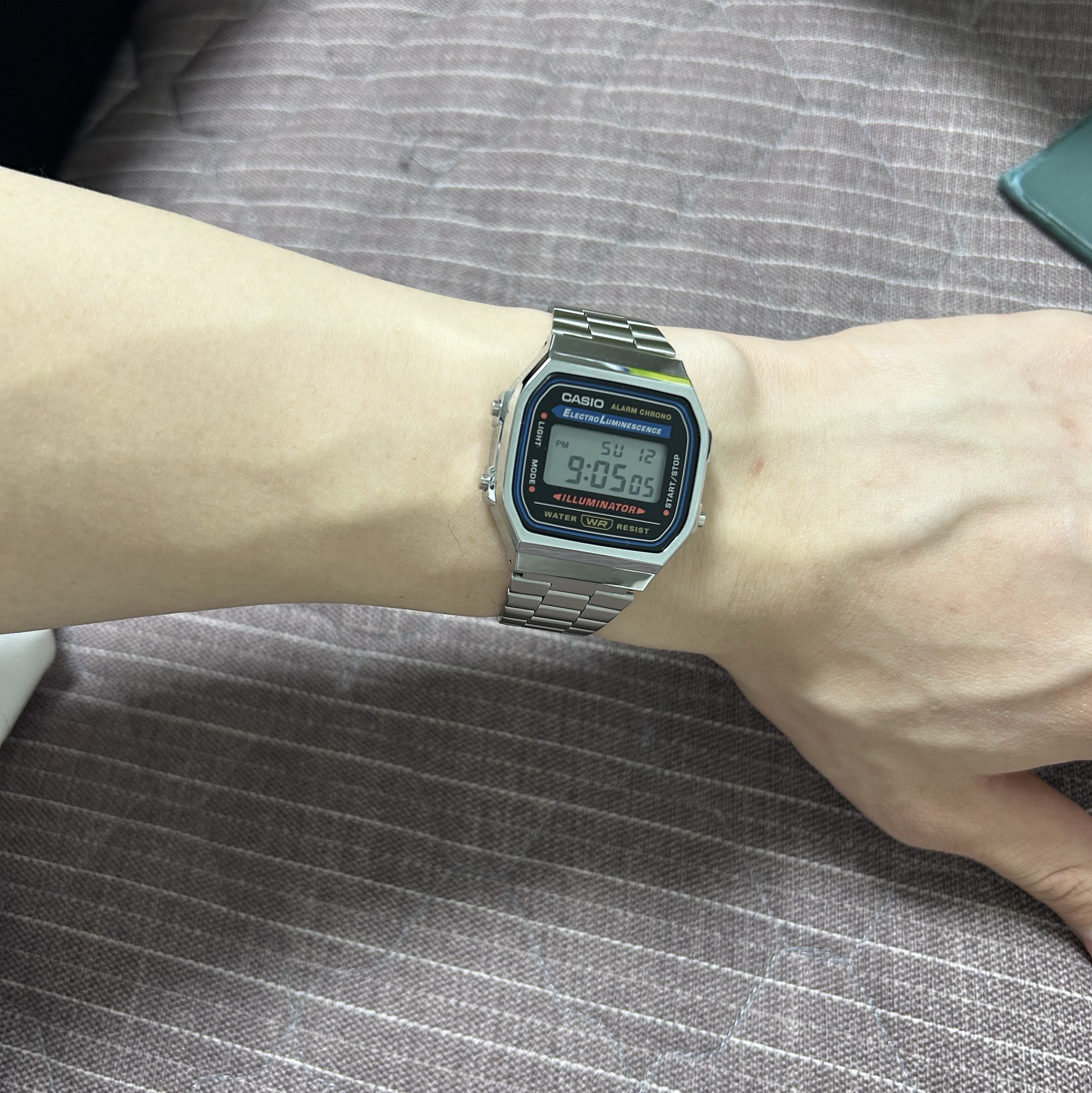 Casio A168WA-1W 착용 스타일