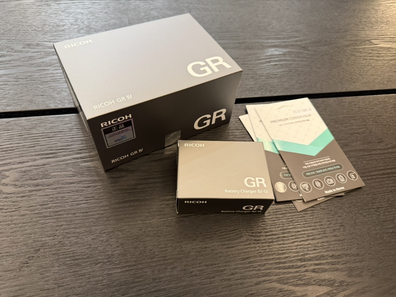 Ricoh GR IV Black (Korean Ver.) 착용 스타일 - 2