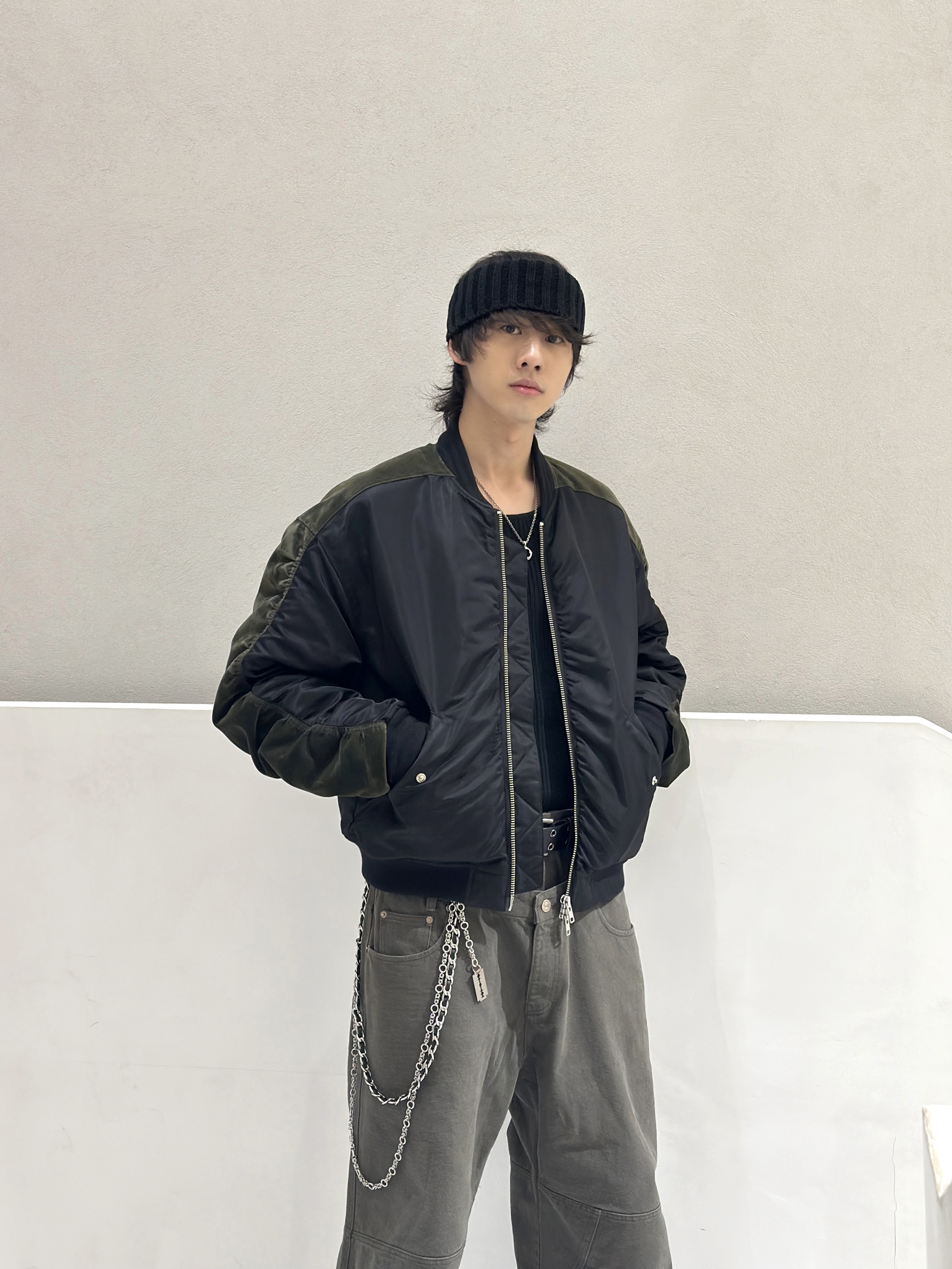 Farfromwhat Far Backline Contrast Bomber, Farfromwhat Far Double Waist Pants 착용 스타일 - 3