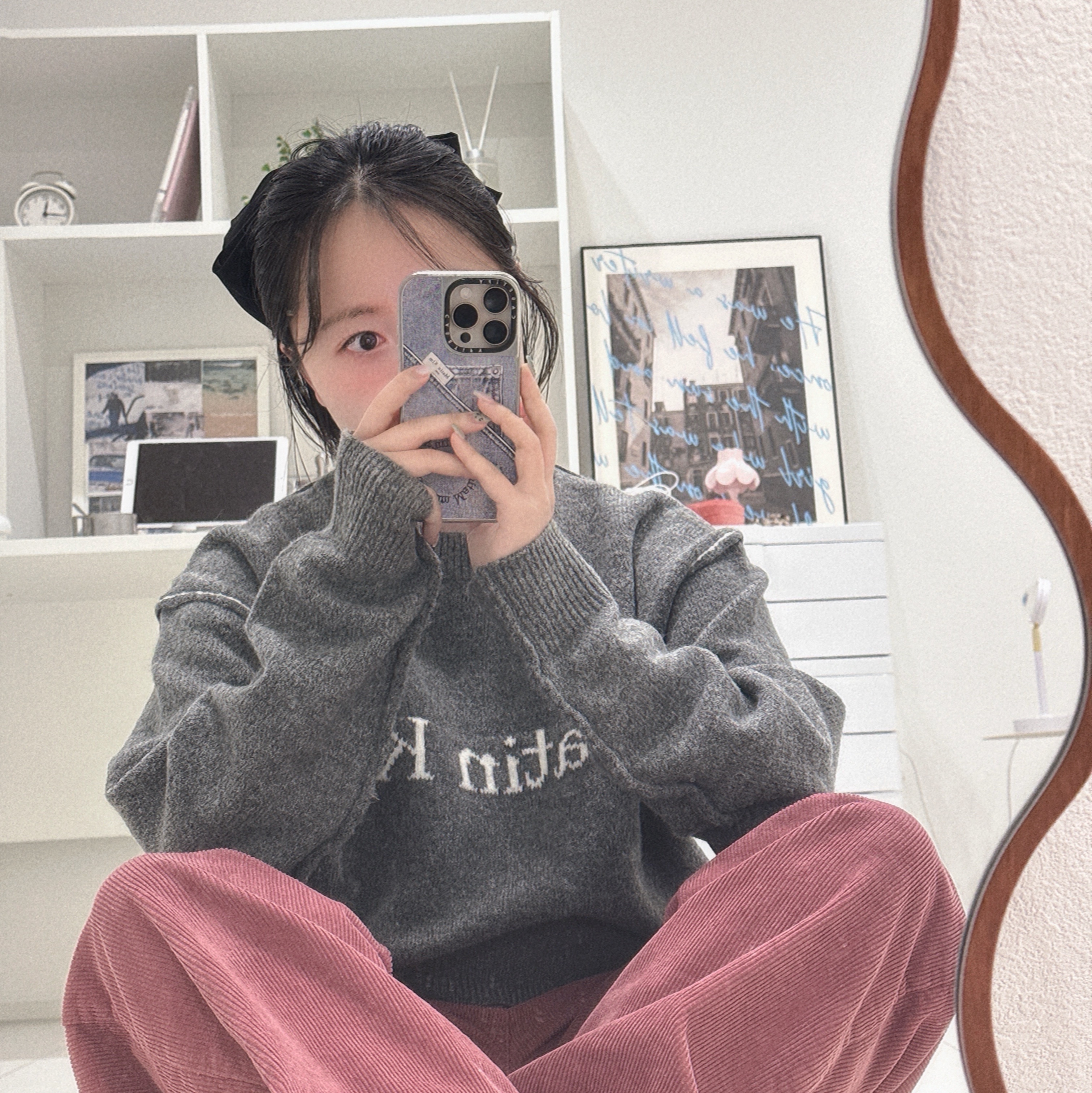 Matin Kim Color Line Point Logo Knit Pullover Grey, Cosymosy Cat Velvet Ribbon Pin Black 착용 스타일