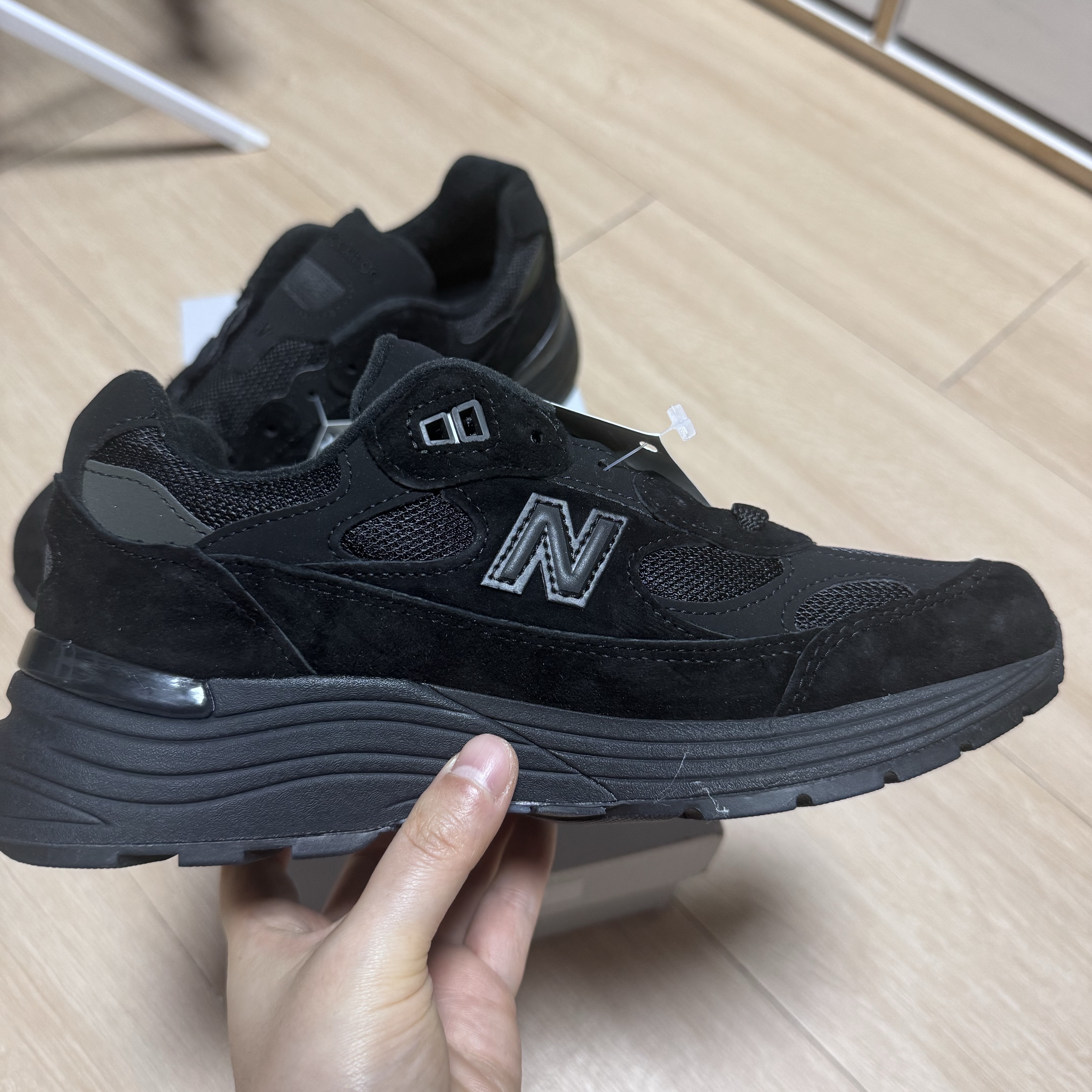 New Balance 992 Made in USA Core Black 착용 스타일 - 3