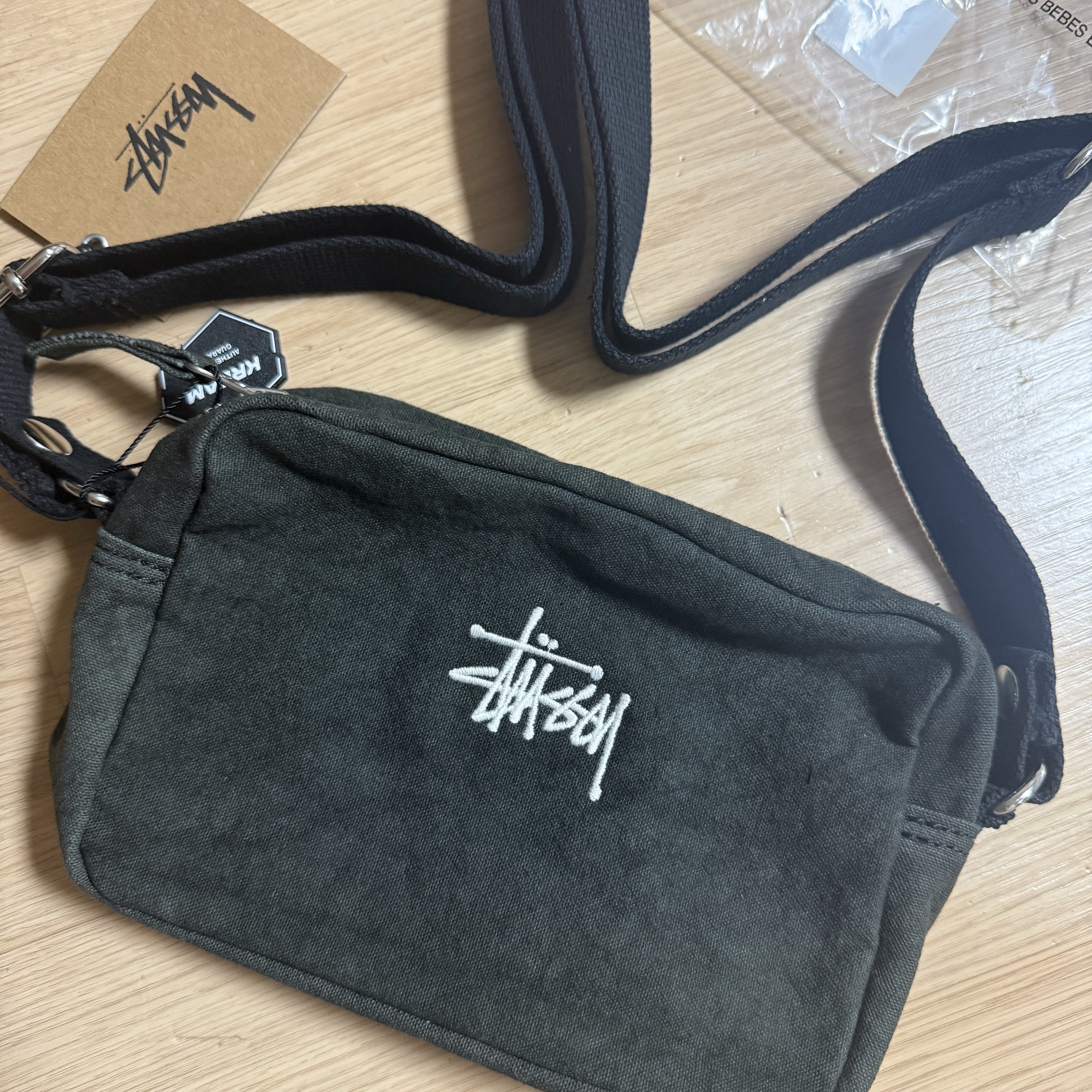Stussy Canvas Side Pouch Washed Black 착용 스타일