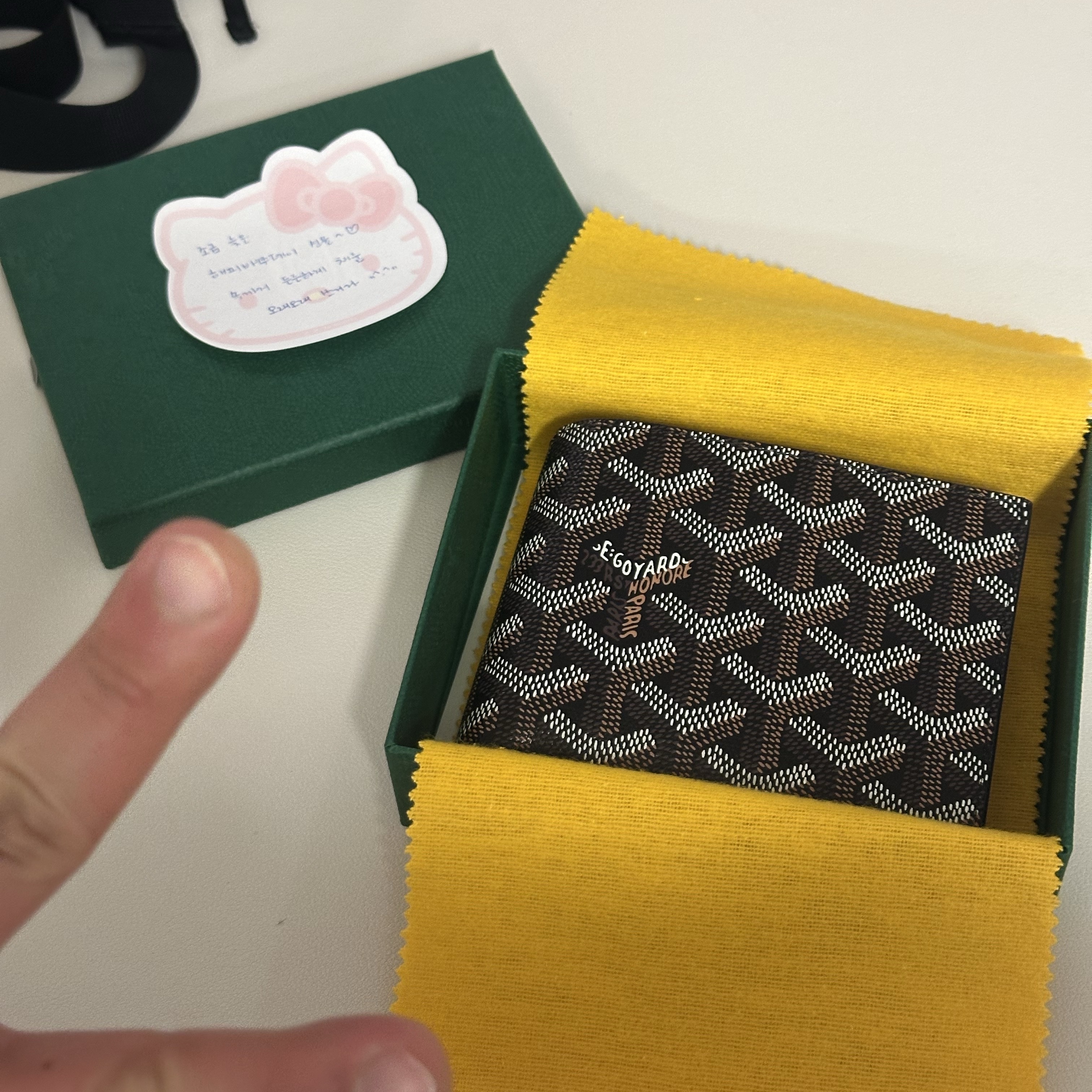 Goyard Victoire Wallet Black 착용 스타일 - 1