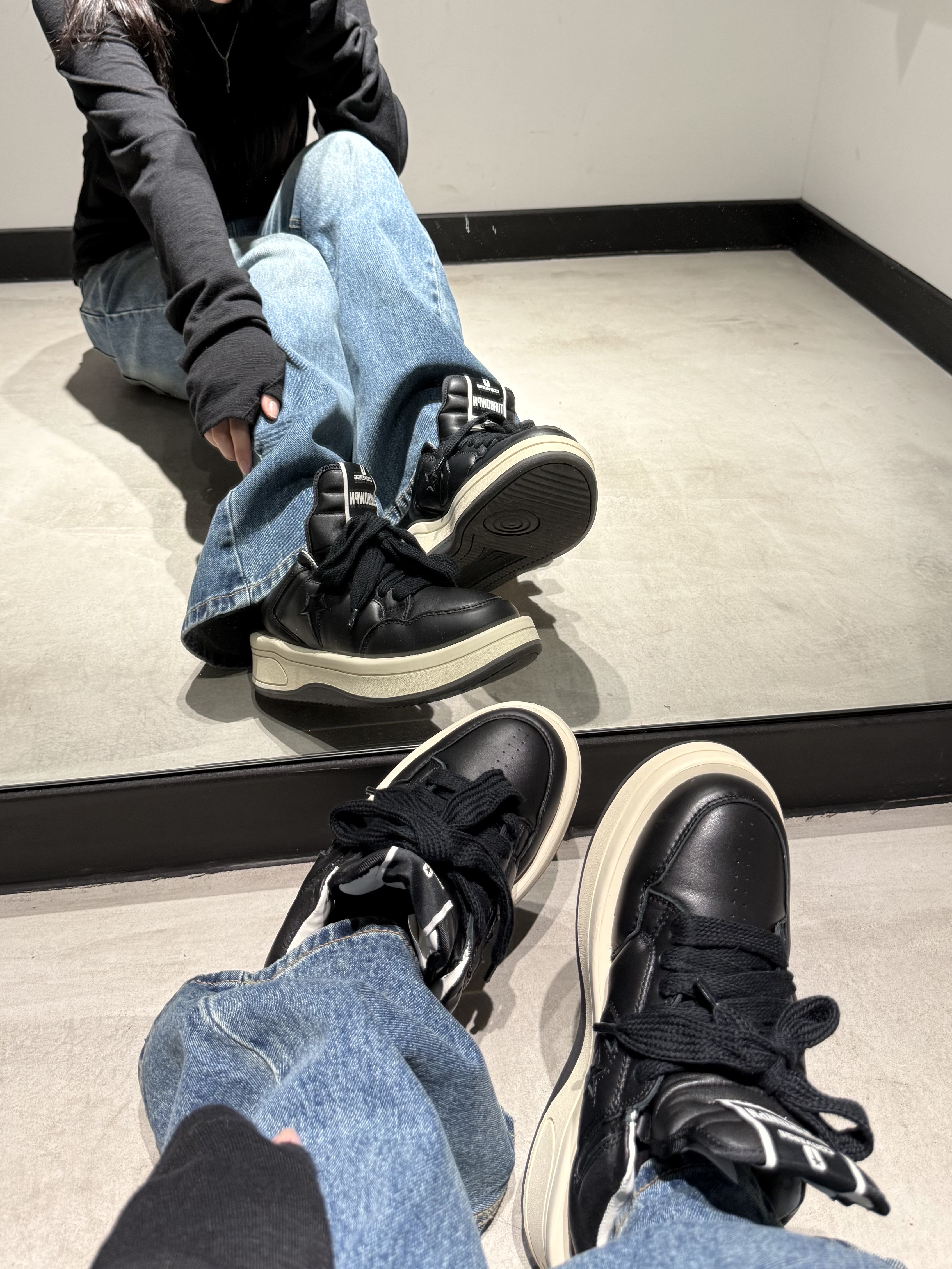 Converse x Drkshdw Turbowpn Ox Black 착용 스타일