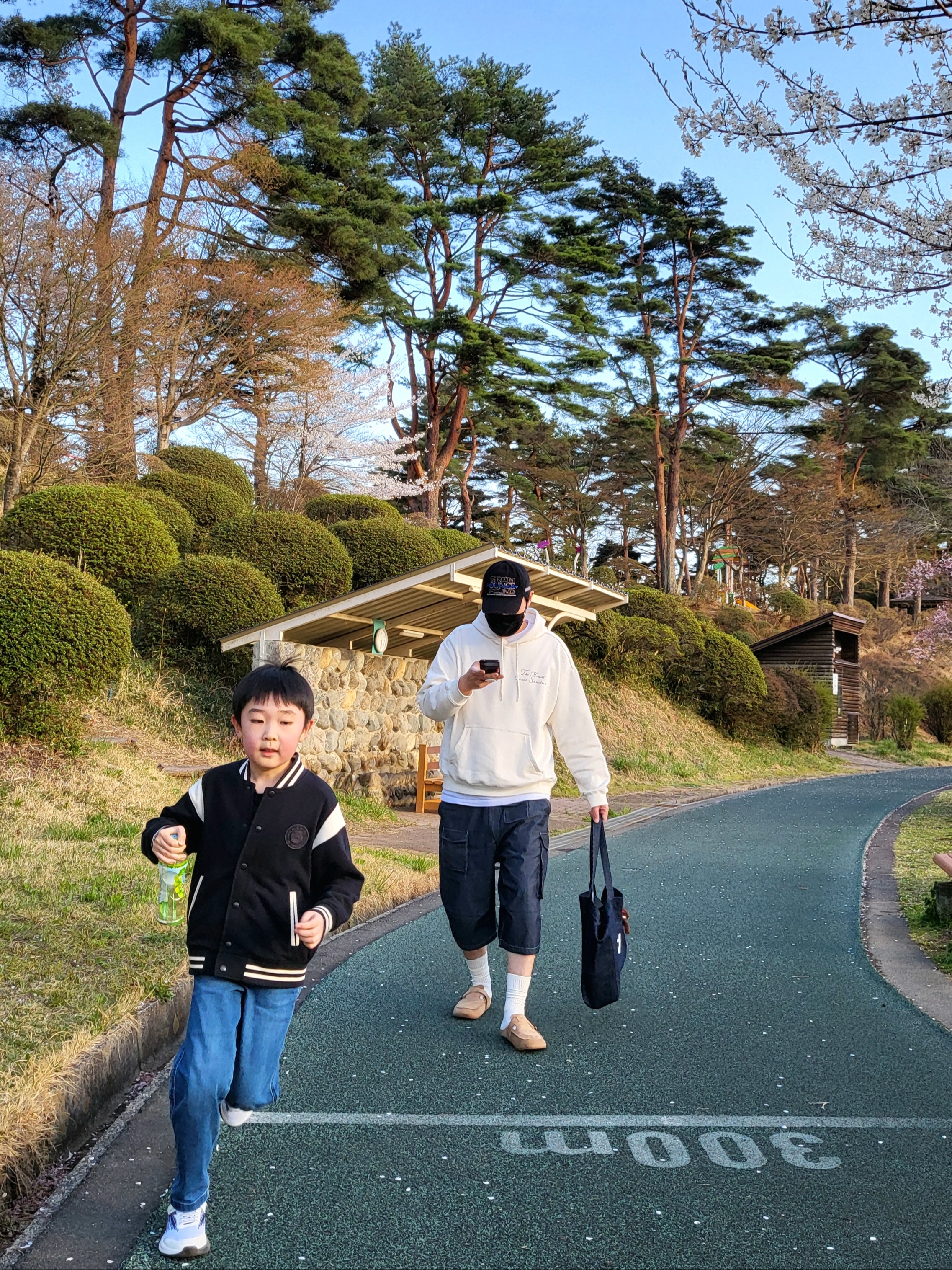 47 Brand LA Dodgers Base Runner Clean Up Grey, The North Face TNF Run EX Jacket White - 25SS 착용 스타일 - 2
