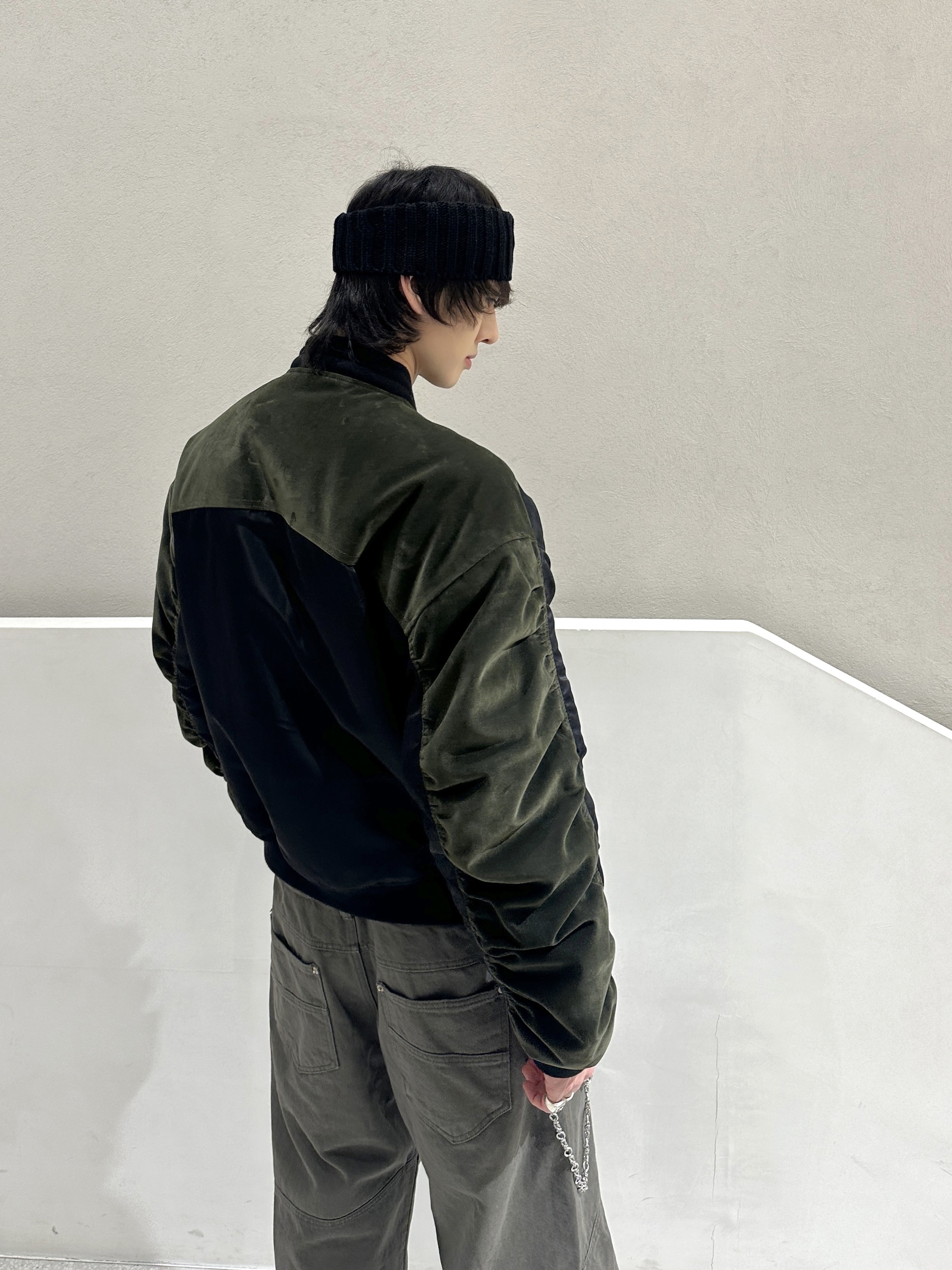 Farfromwhat Far Backline Contrast Bomber, Farfromwhat Far Double Waist Pants 착용 스타일 - 2