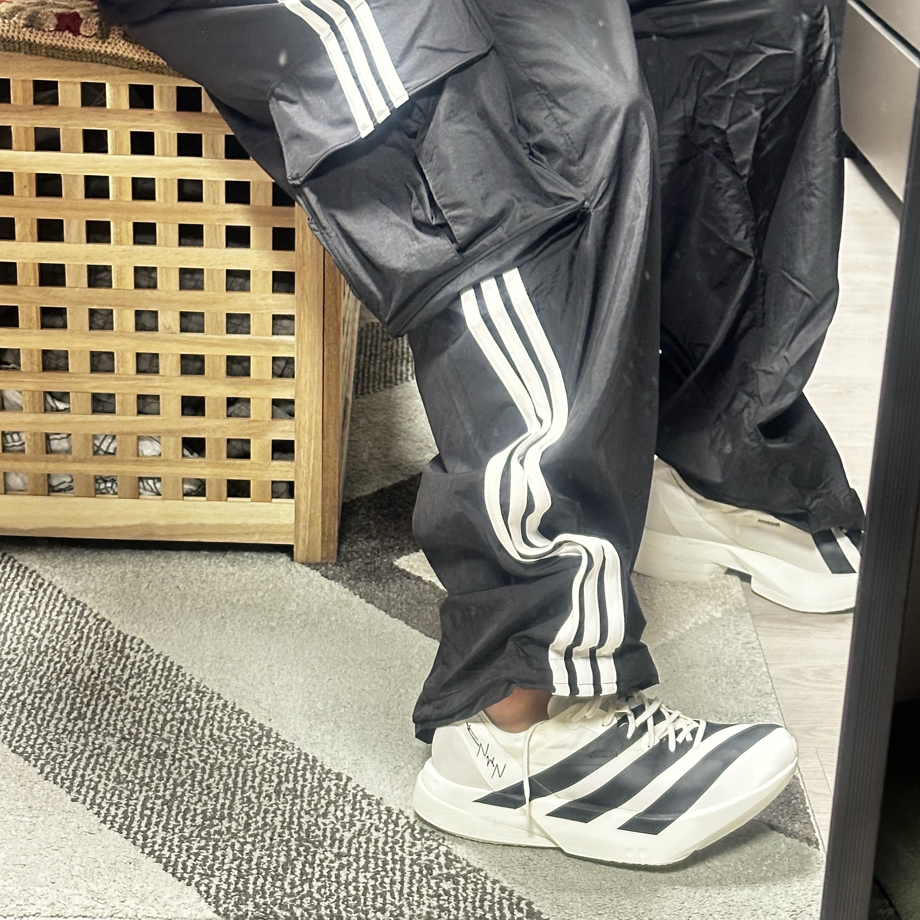 Y-3 Nylon Wired 3-Stripes Cargo Pants Black, Y-3 Adios Pro 4 Off White Black 착용 스타일 - 1