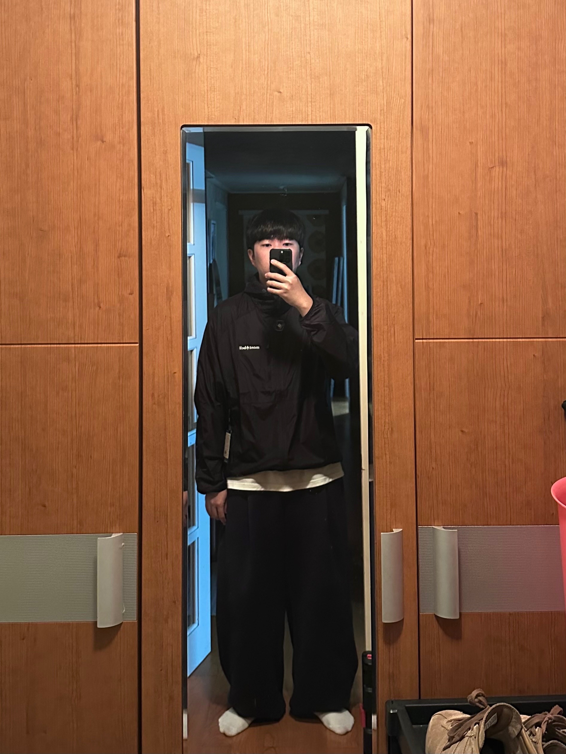 Montbell Wind Blast Hooded Jacket Black 착용 스타일
