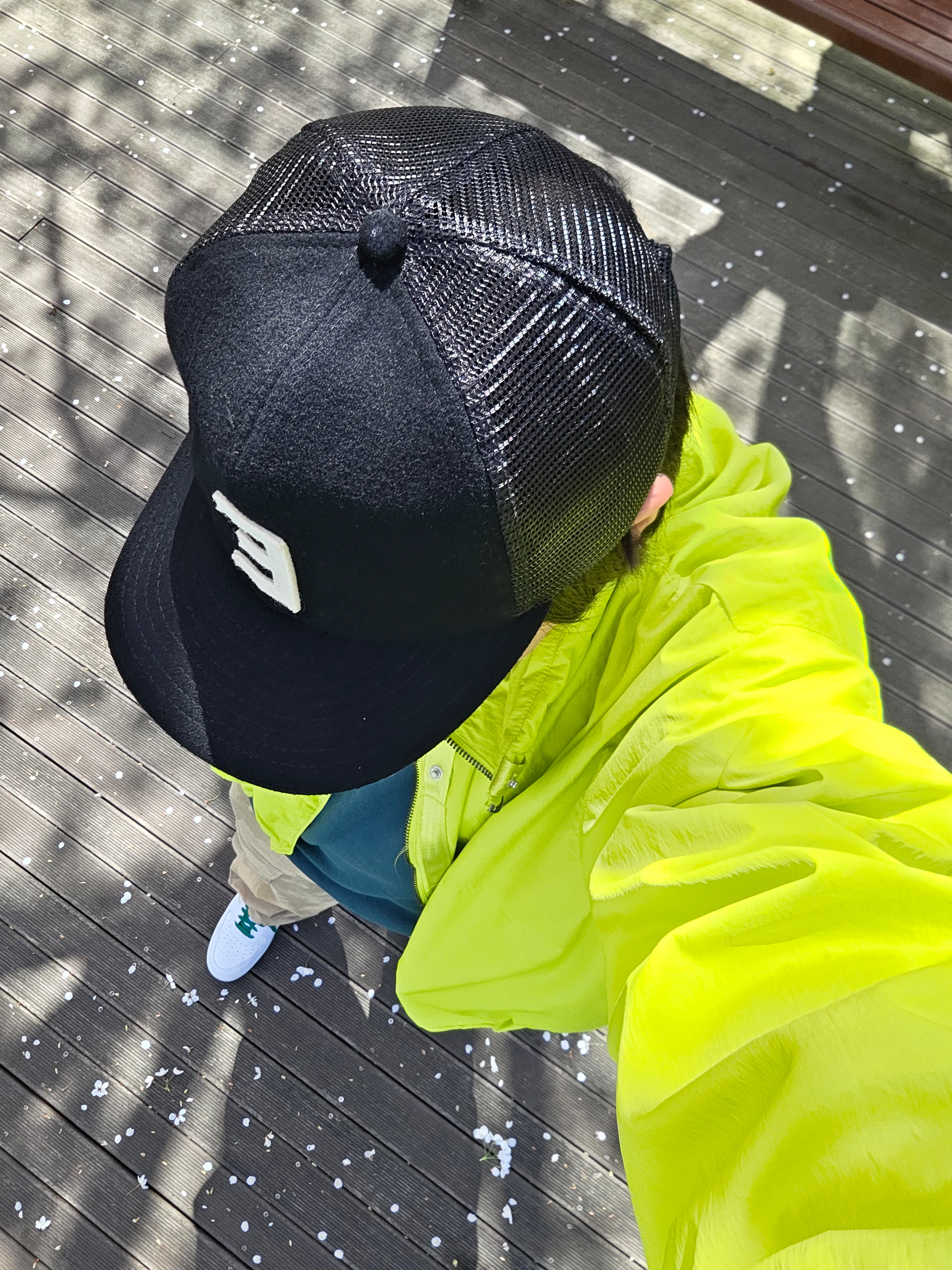 Essentials x New Era E Trucker Cap Black, Nike Tech Jacket Bright Cactus - Asia 착용 스타일 - 1