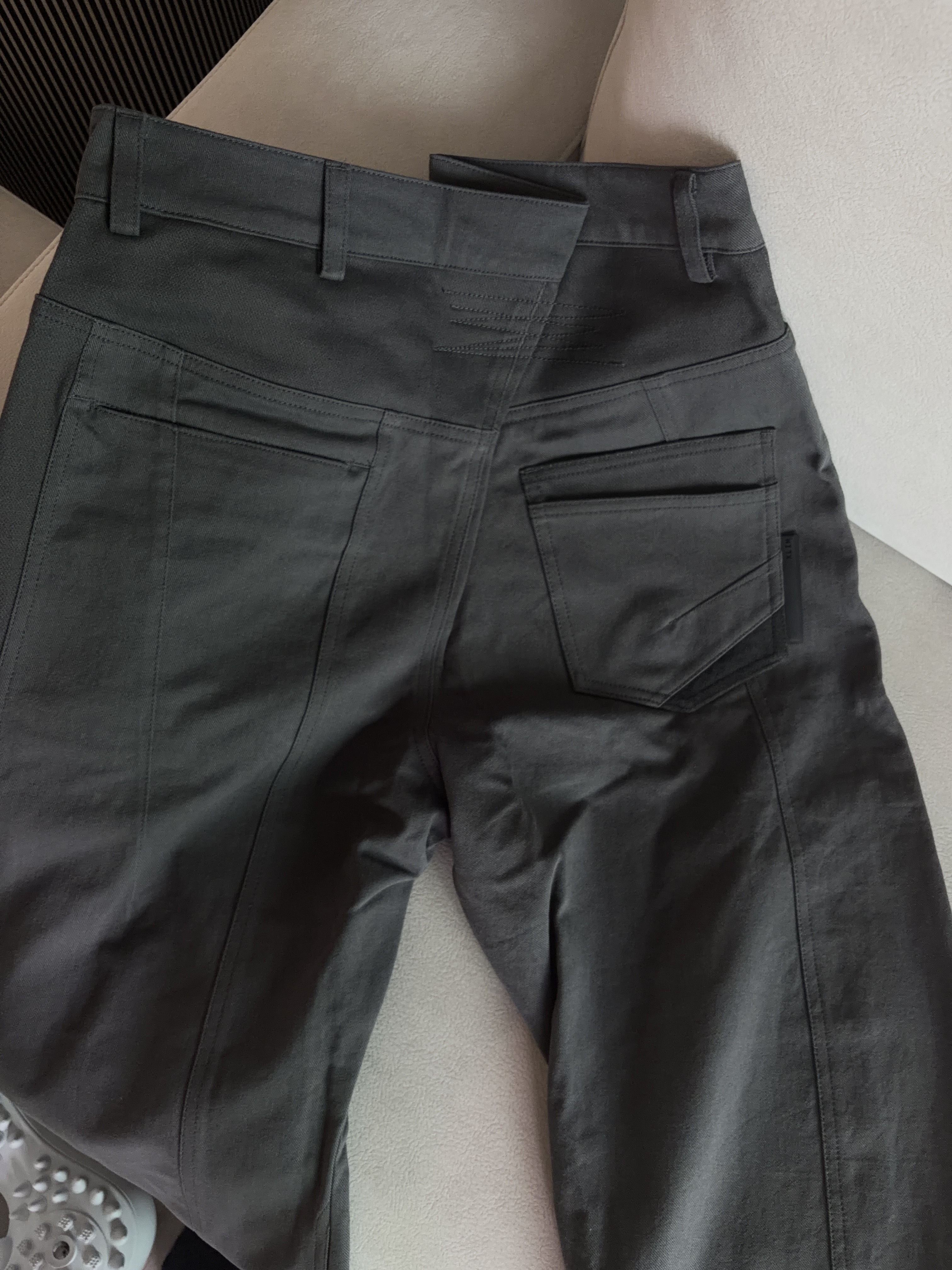 Xlim EP.9 03 Trousers Black 착용 스타일 - 2