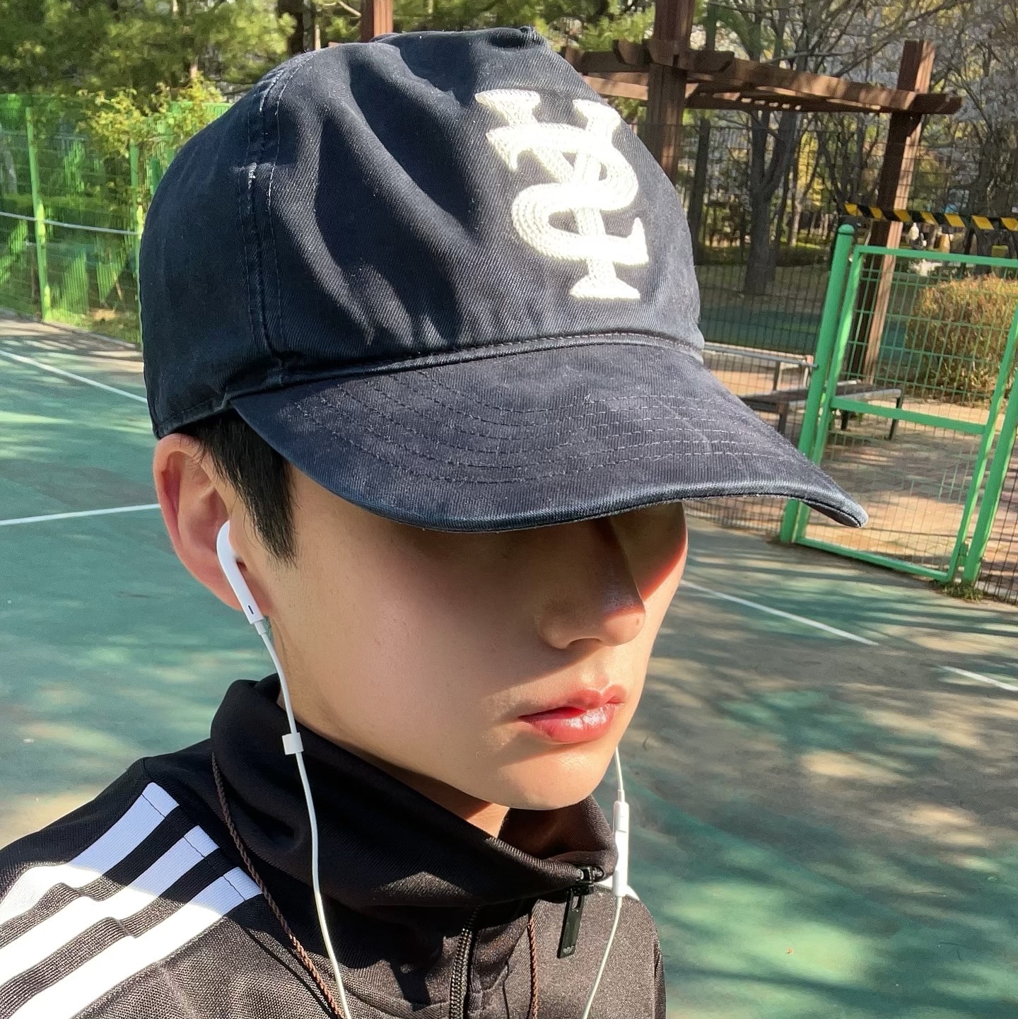 Sunday Ceremony Sy Logo 5 Panel Cotton Cap - Navy 착용 스타일