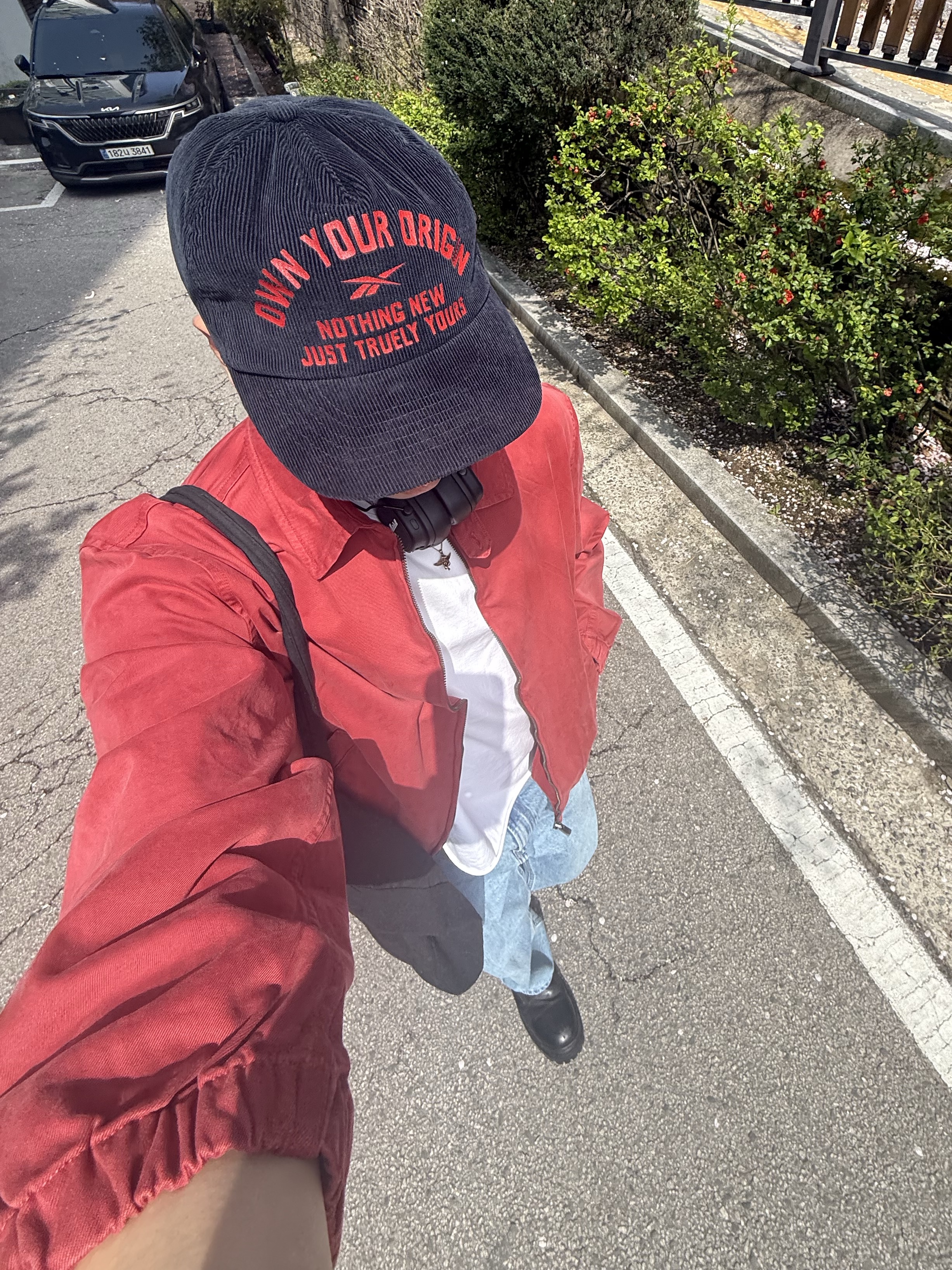 Marshall Major V Black (Korean Ver.), Uniqlo x JW Anderson Straight Jean Blue - KR 착용 스타일 - 1