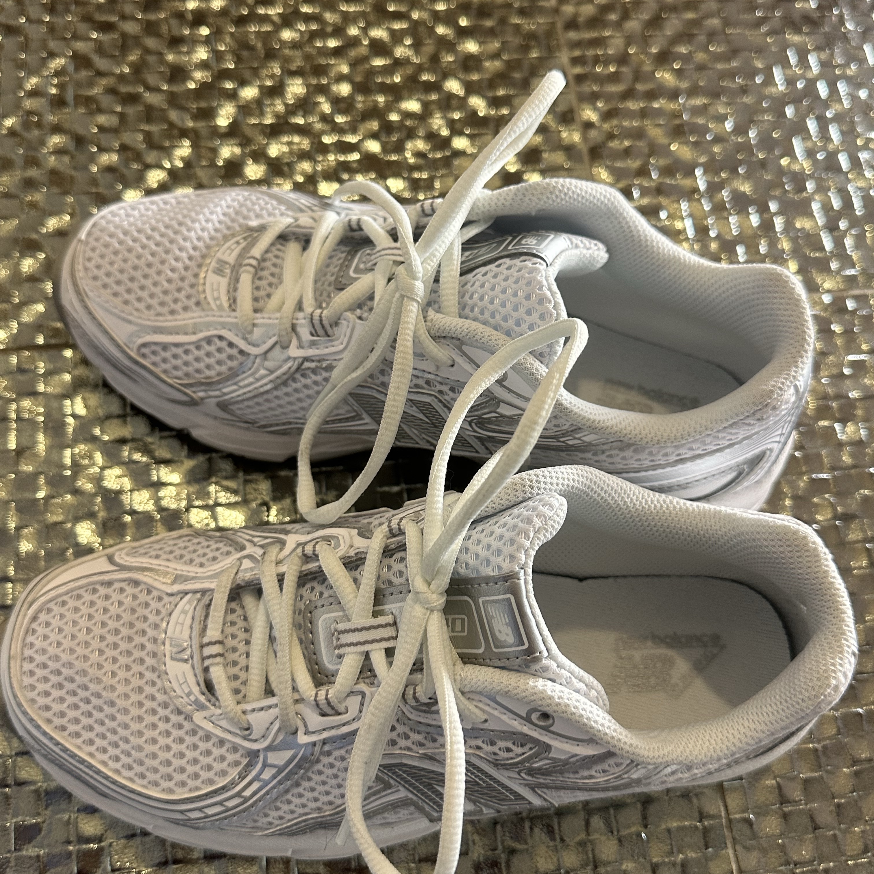 New Balance 740v2 White Silver Metallic 착용 스타일