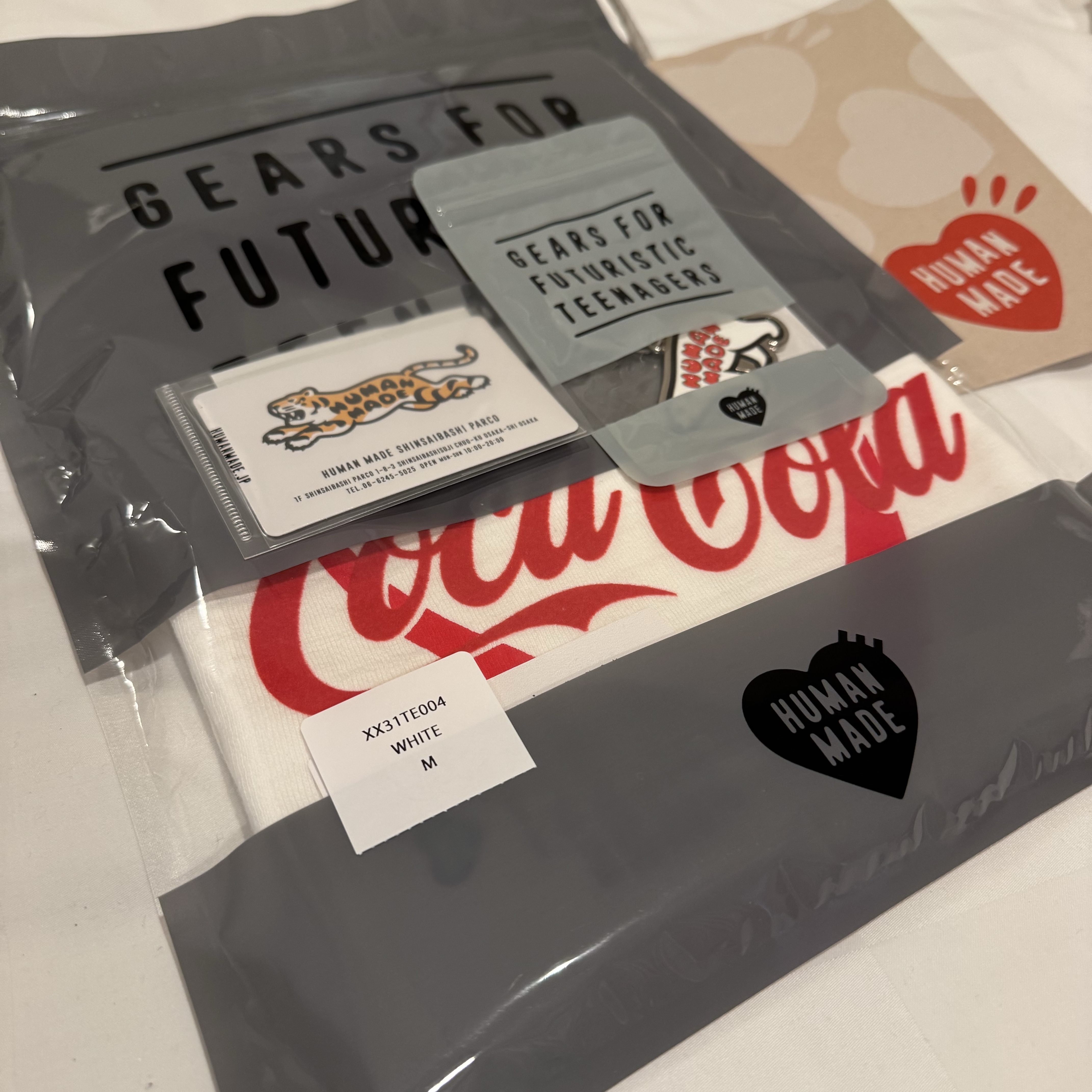 Human Made x Coca-Cola Graphic T-Shirt White, Human Made Animal Keychain White 착용 스타일